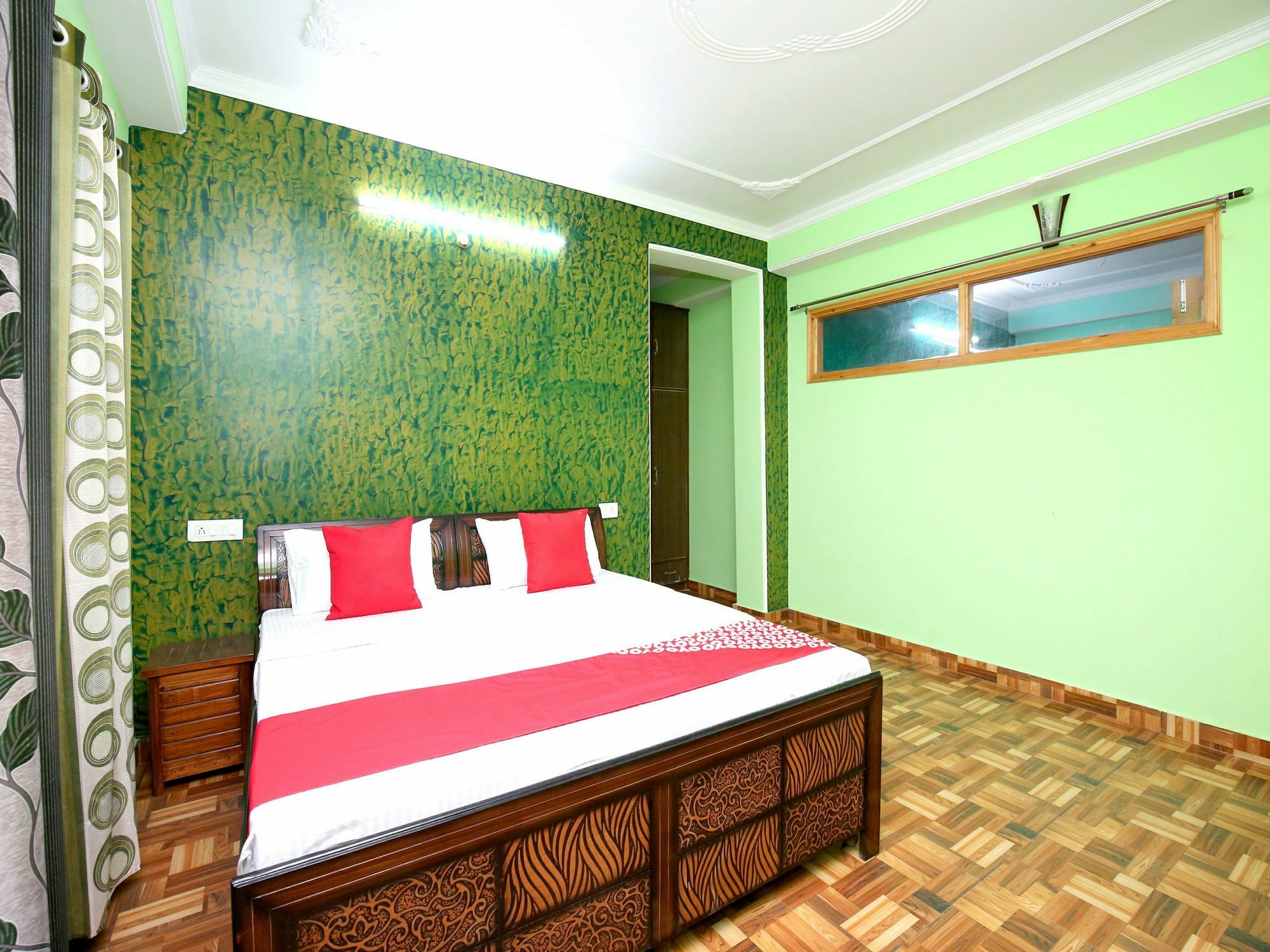 Oyo 13708 2bhk Kamyana Apartment