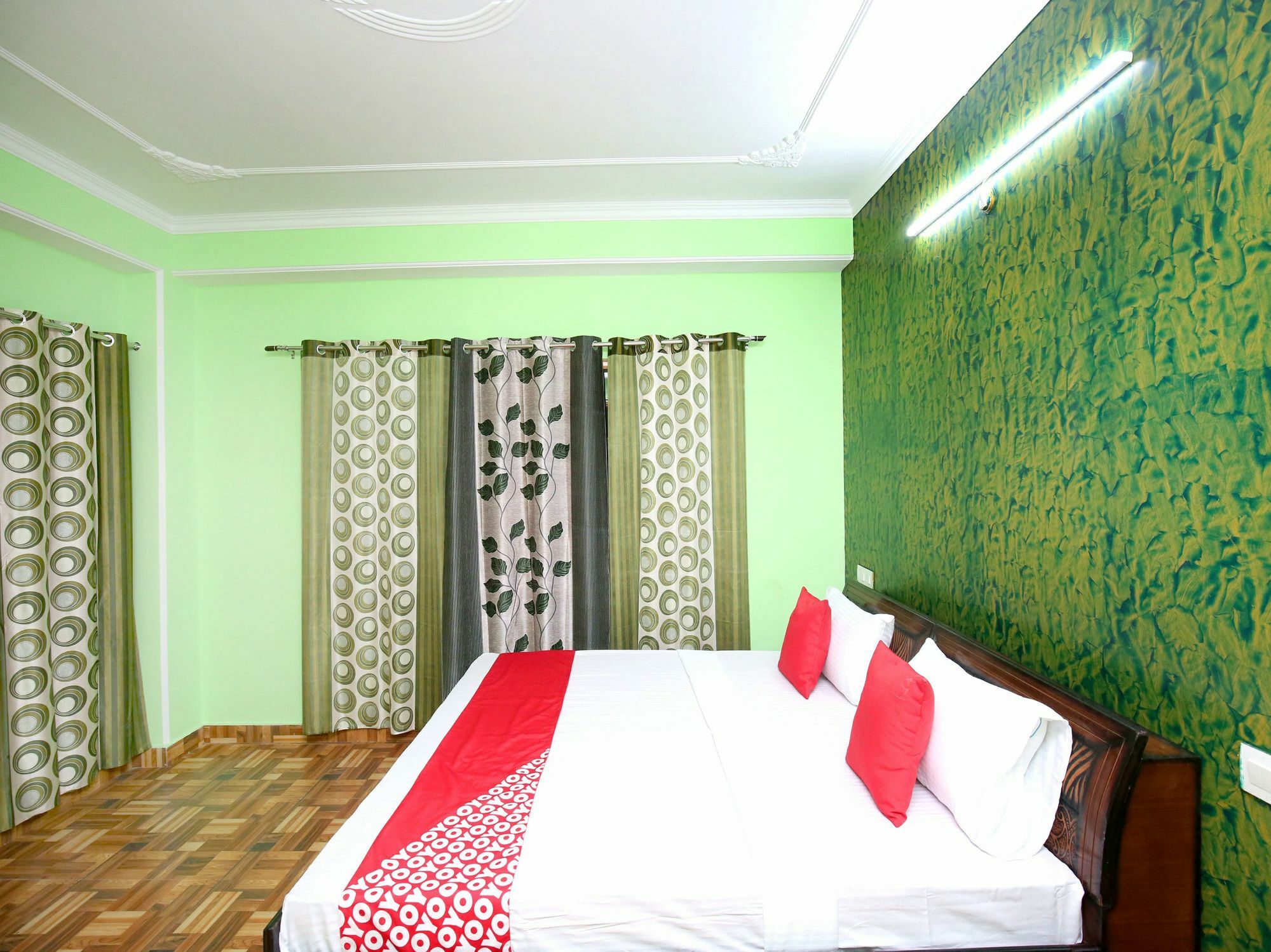 Oyo 13708 2bhk Kamyana Shimla