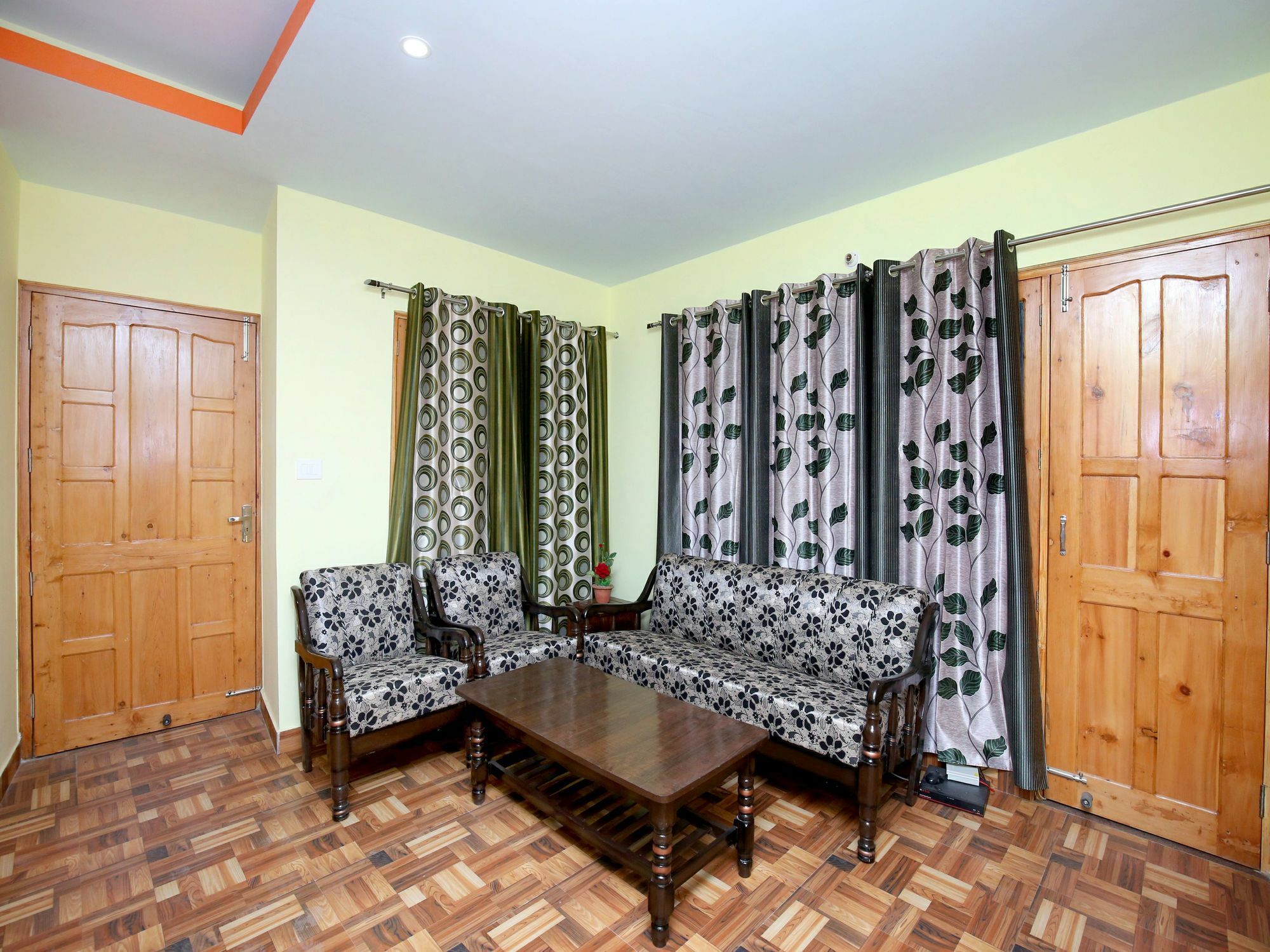 Oyo 13708 2bhk Kamyana * Shimla