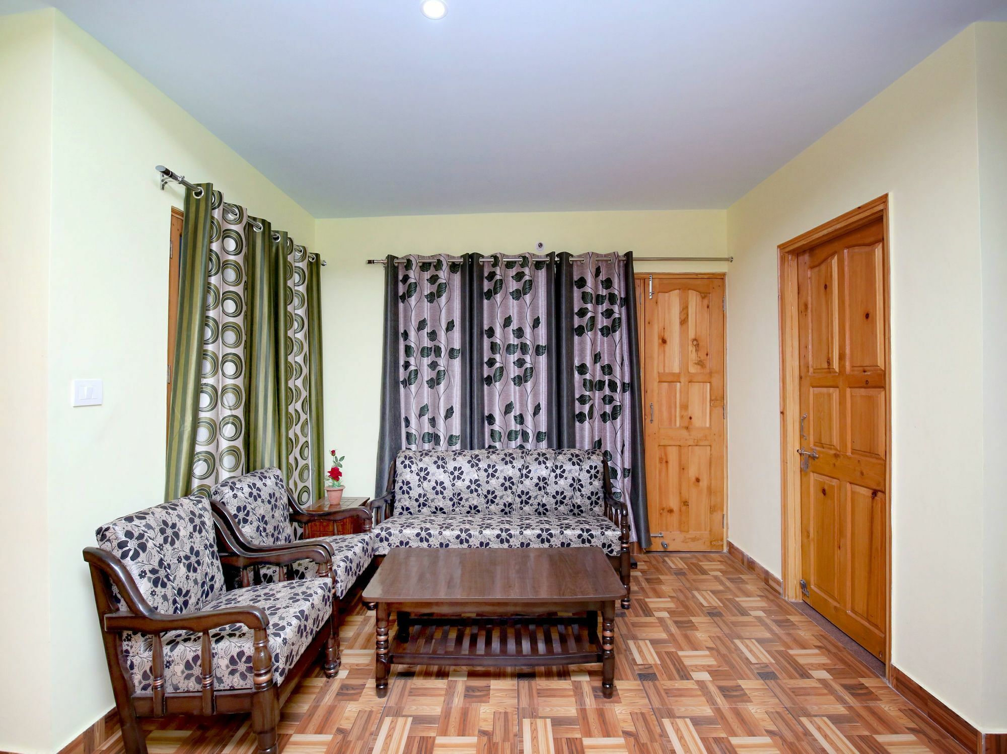 Apartment Oyo 13708 2bhk Kamyana Shimla
