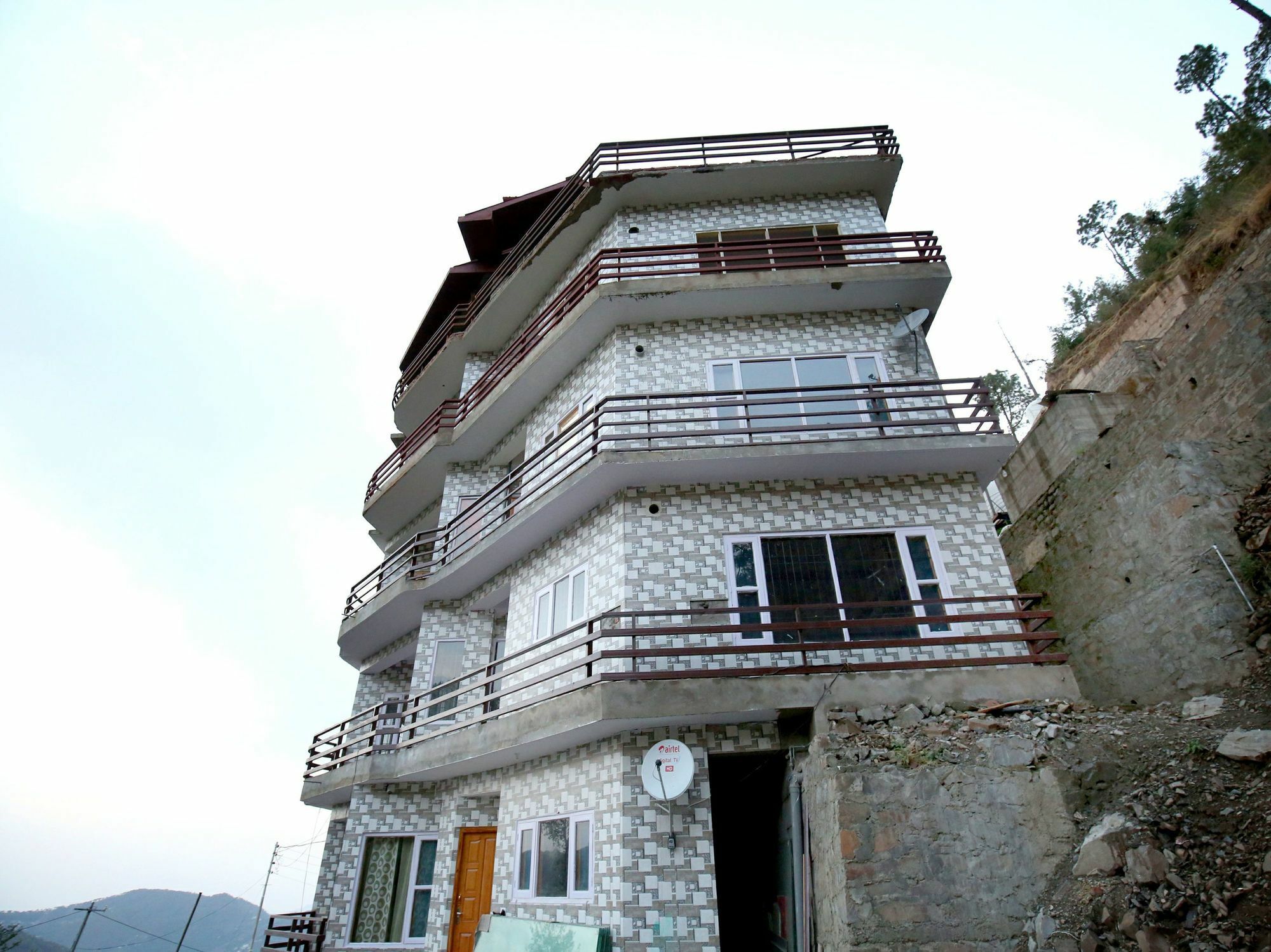Oyo 13708 2bhk Kamyana * Shimla