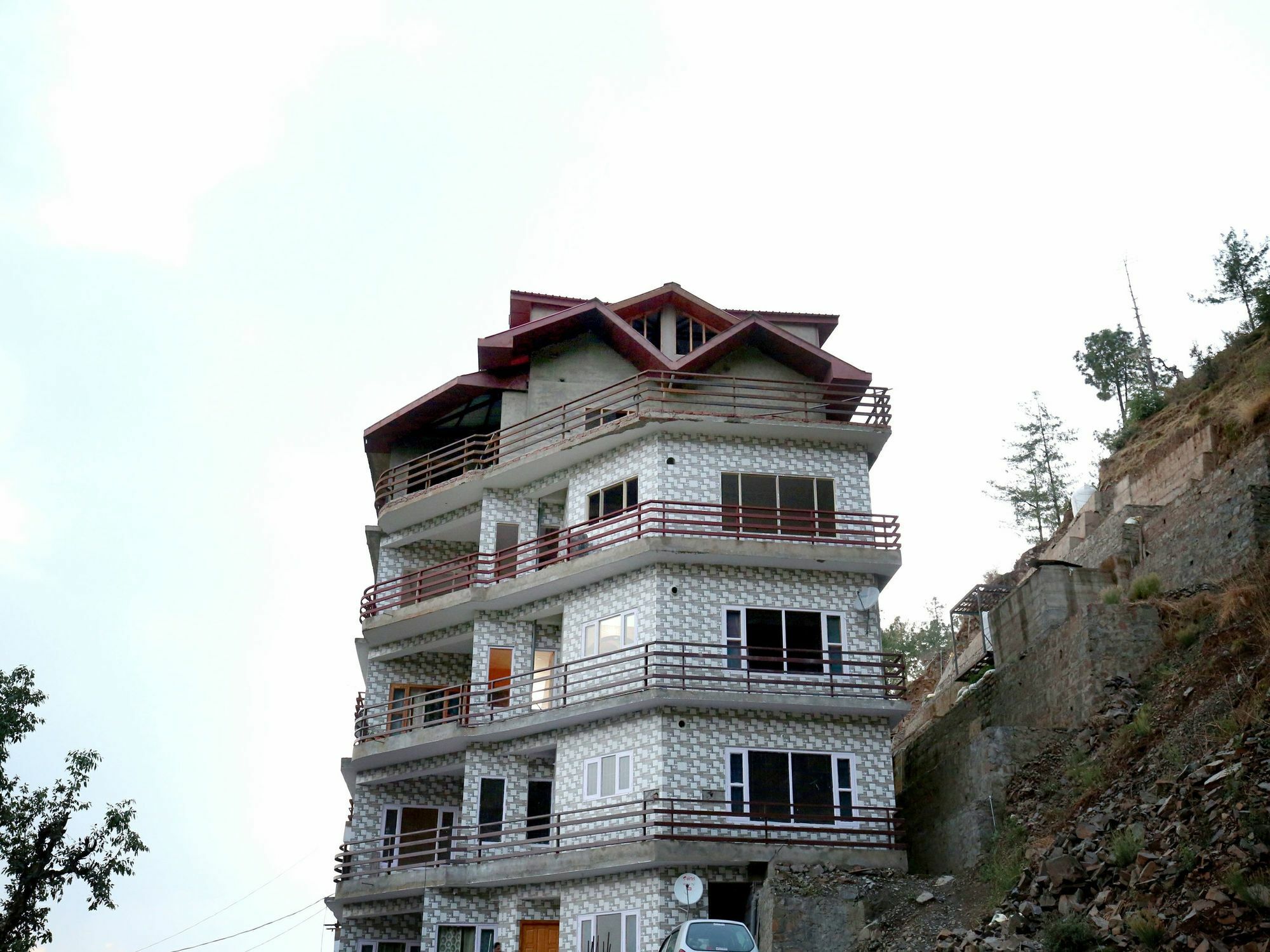 Oyo 13708 2bhk Kamyana Shimla