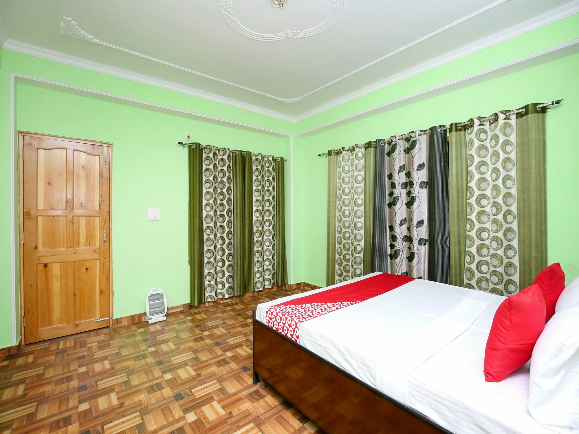 Oyo 13708 2bhk Kamyana