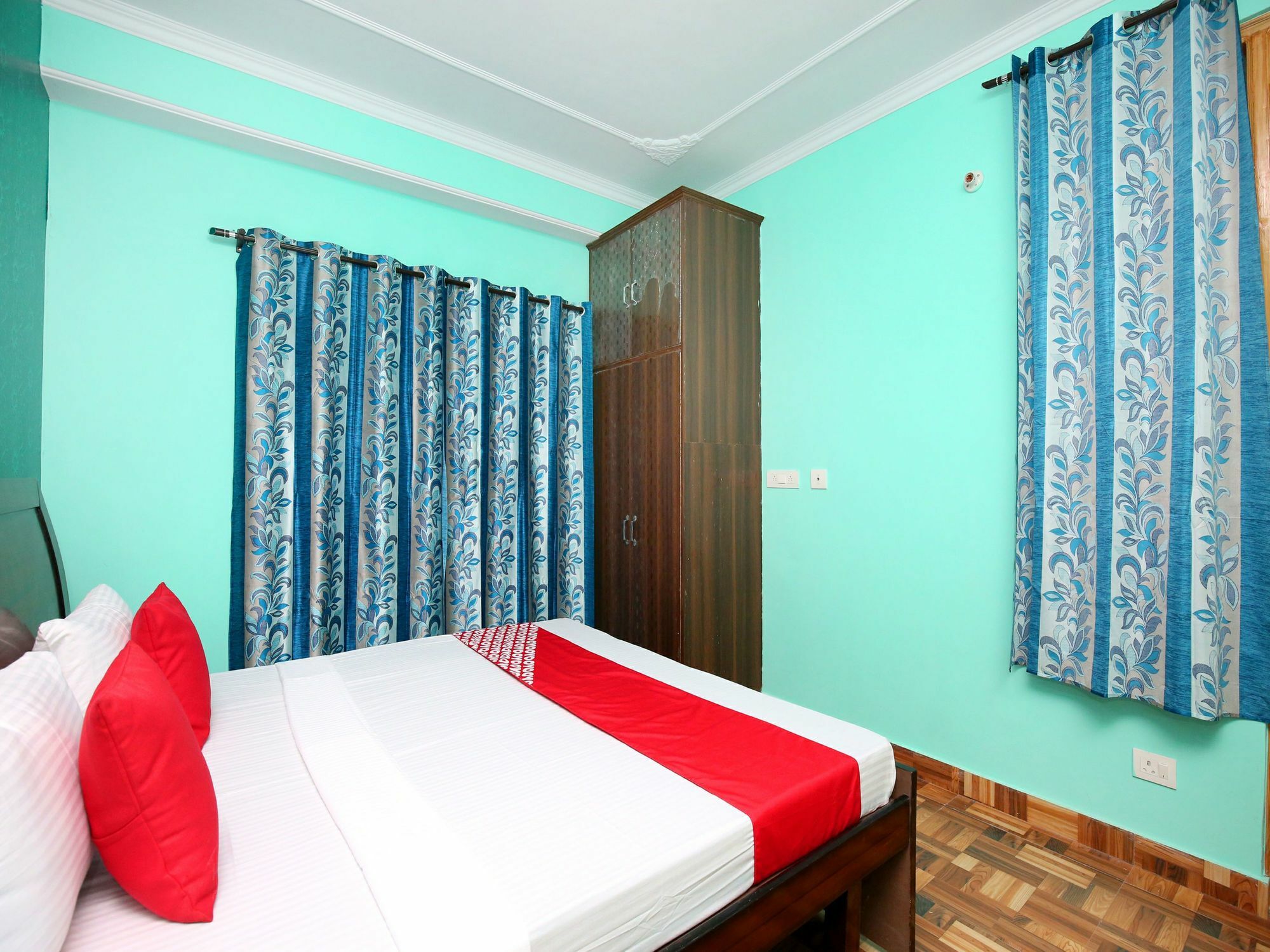 Oyo 13708 2bhk Kamyana