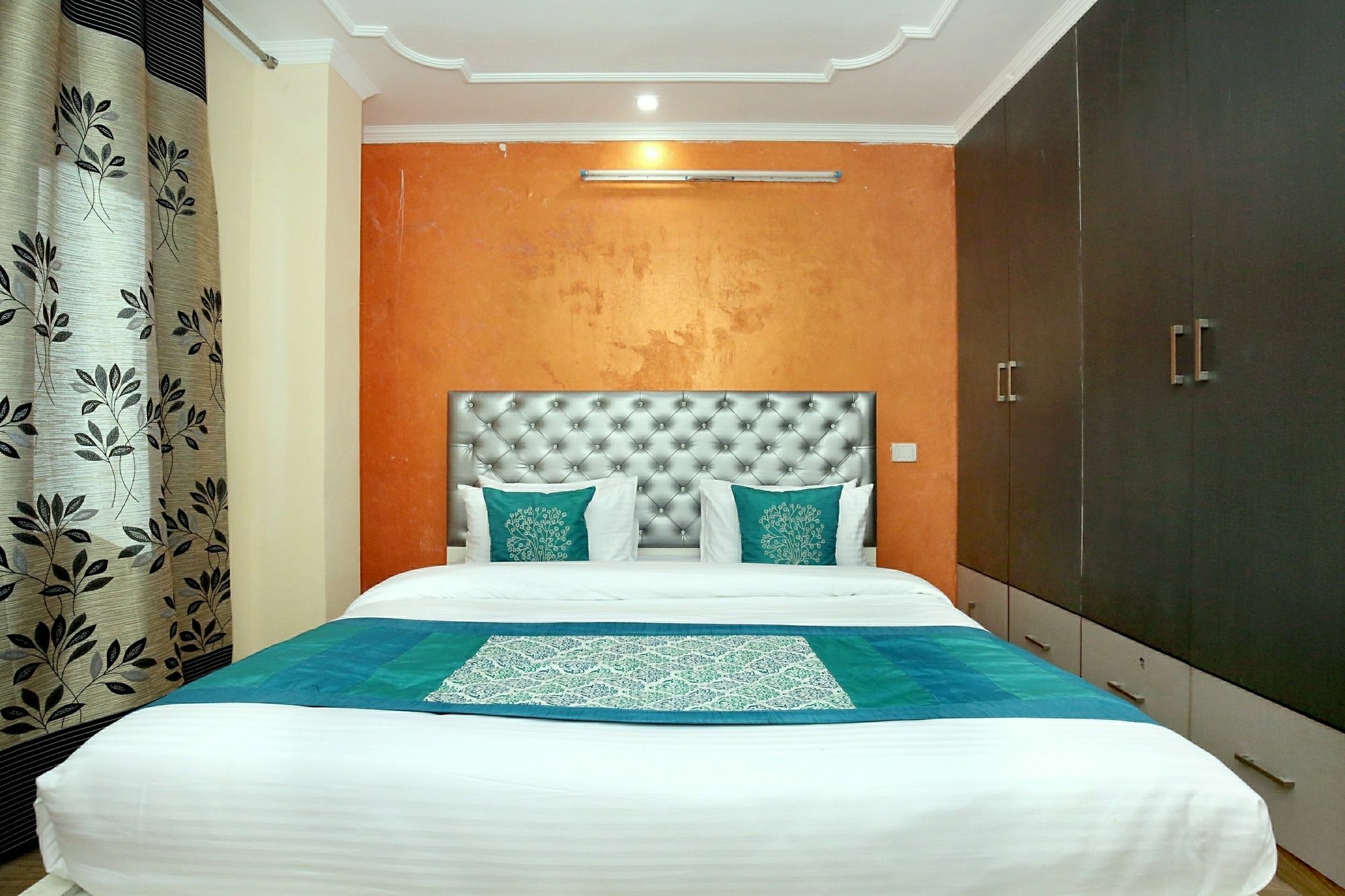 Oyo 10406 Luxury 3bhk New Apartment
