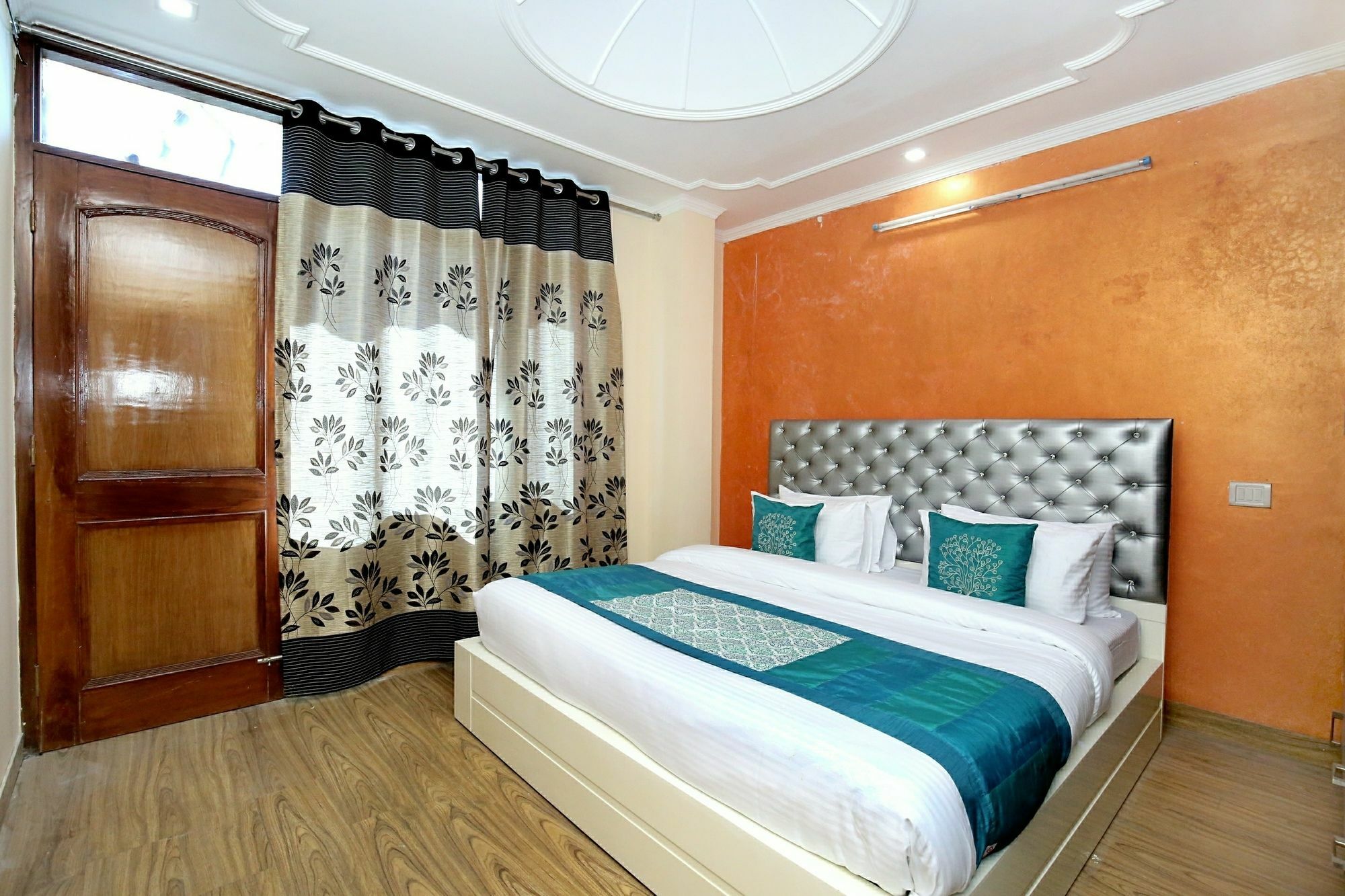 Oyo 10406 Luxury 3bhk New Apartment *