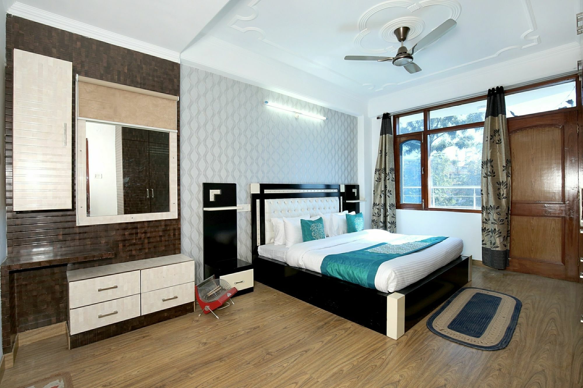 Oyo 10406 Luxury 3bhk New *