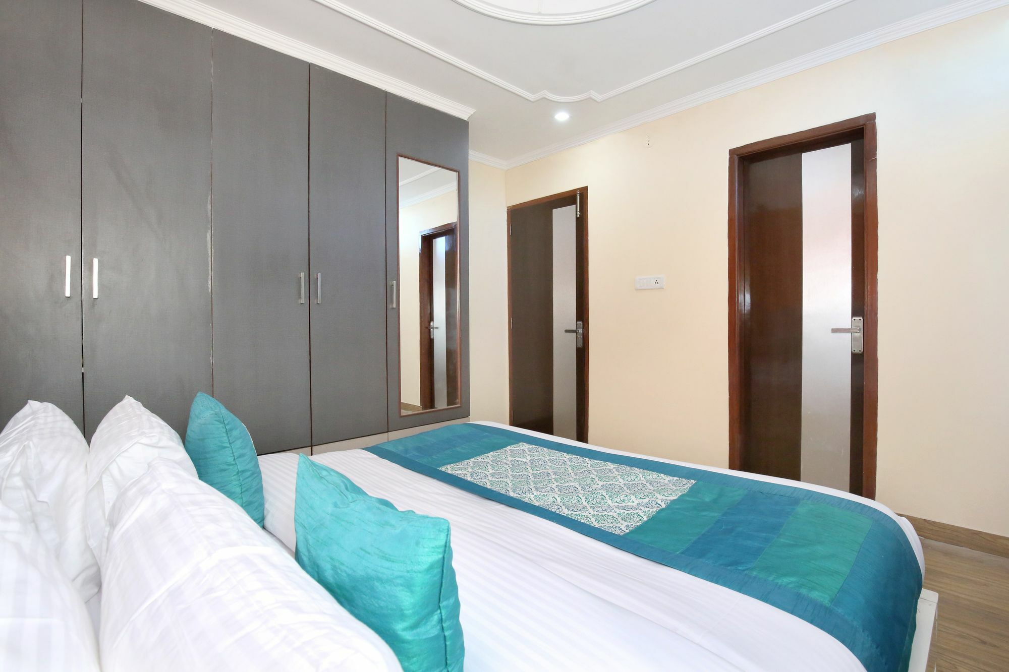 Oyo 10406 Luxury 3bhk New
