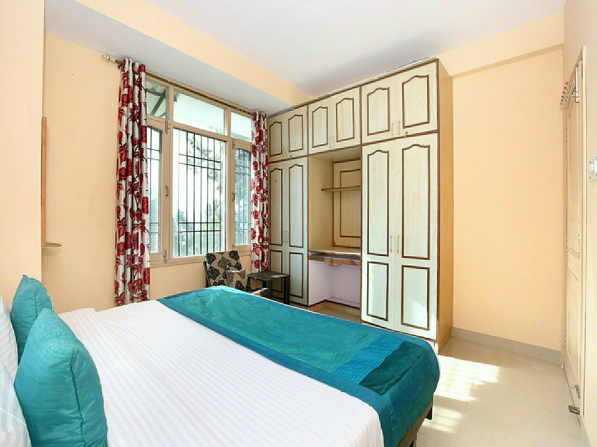 Oyo 10409 Sector 4 New *