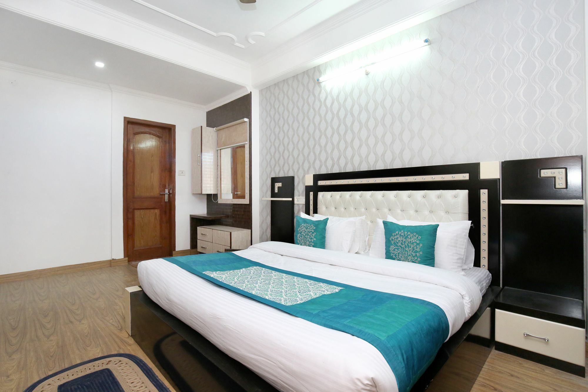 Oyo 10406 Luxury 3bhk New Apartment Shimla