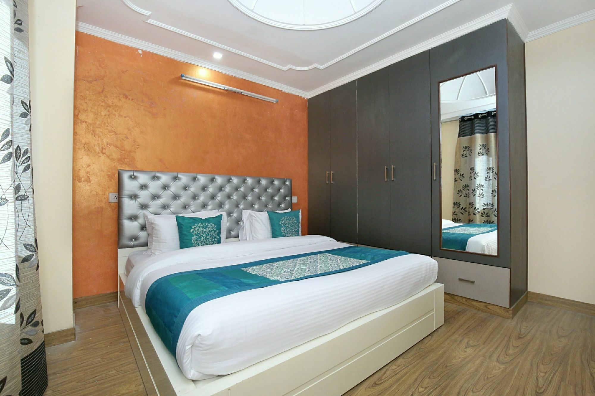 Oyo 10406 Luxury 3bhk New Apartment *