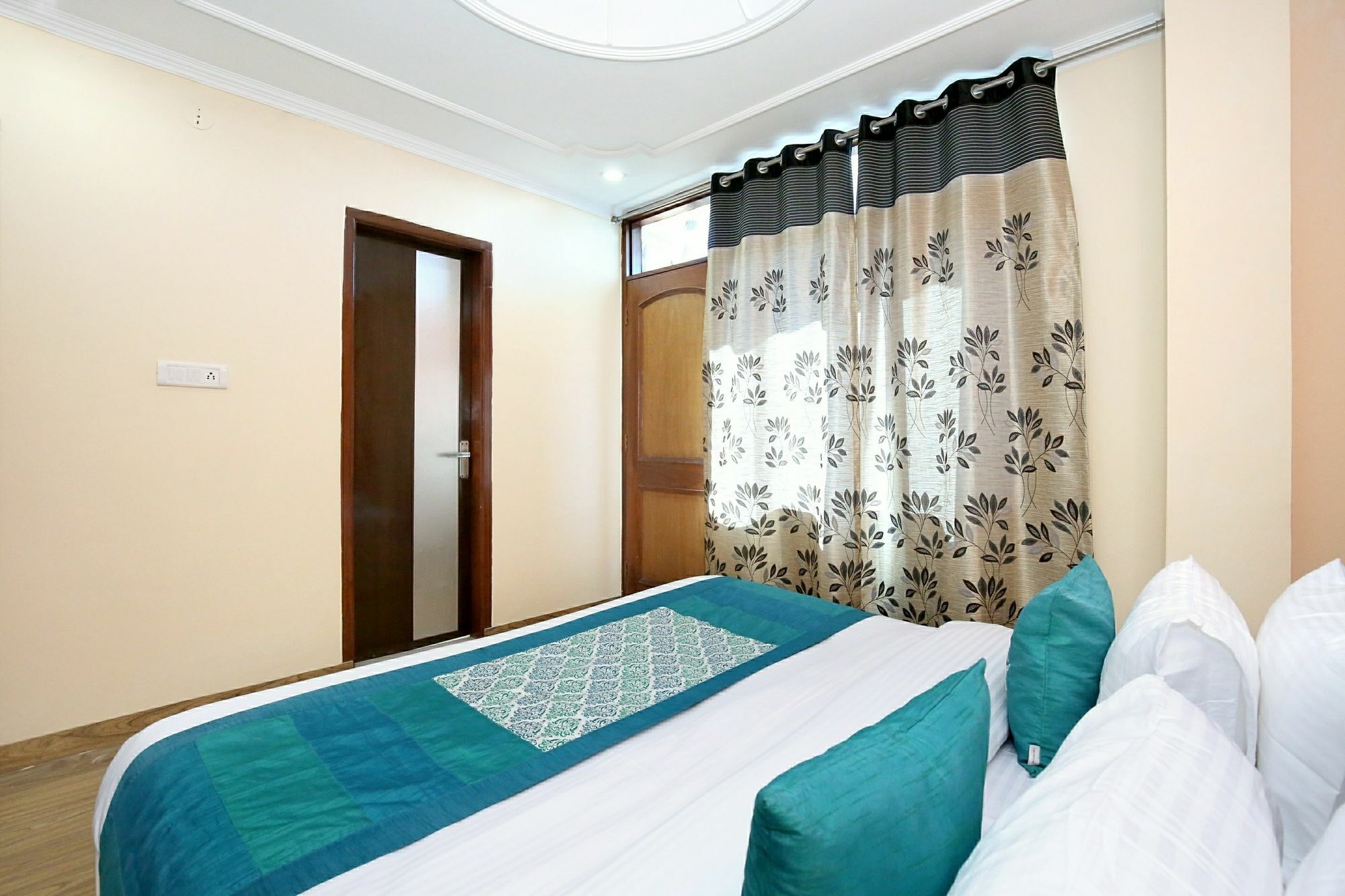 Oyo 10406 Luxury 3bhk New *