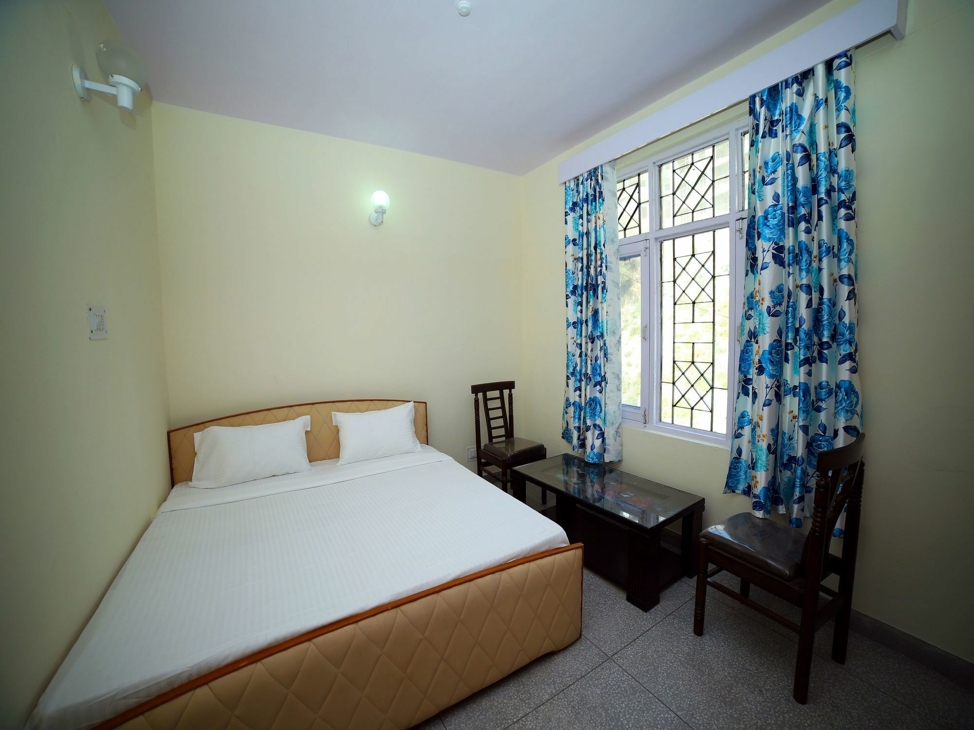 Oyo 12697 Valley View New Apartment Shimla