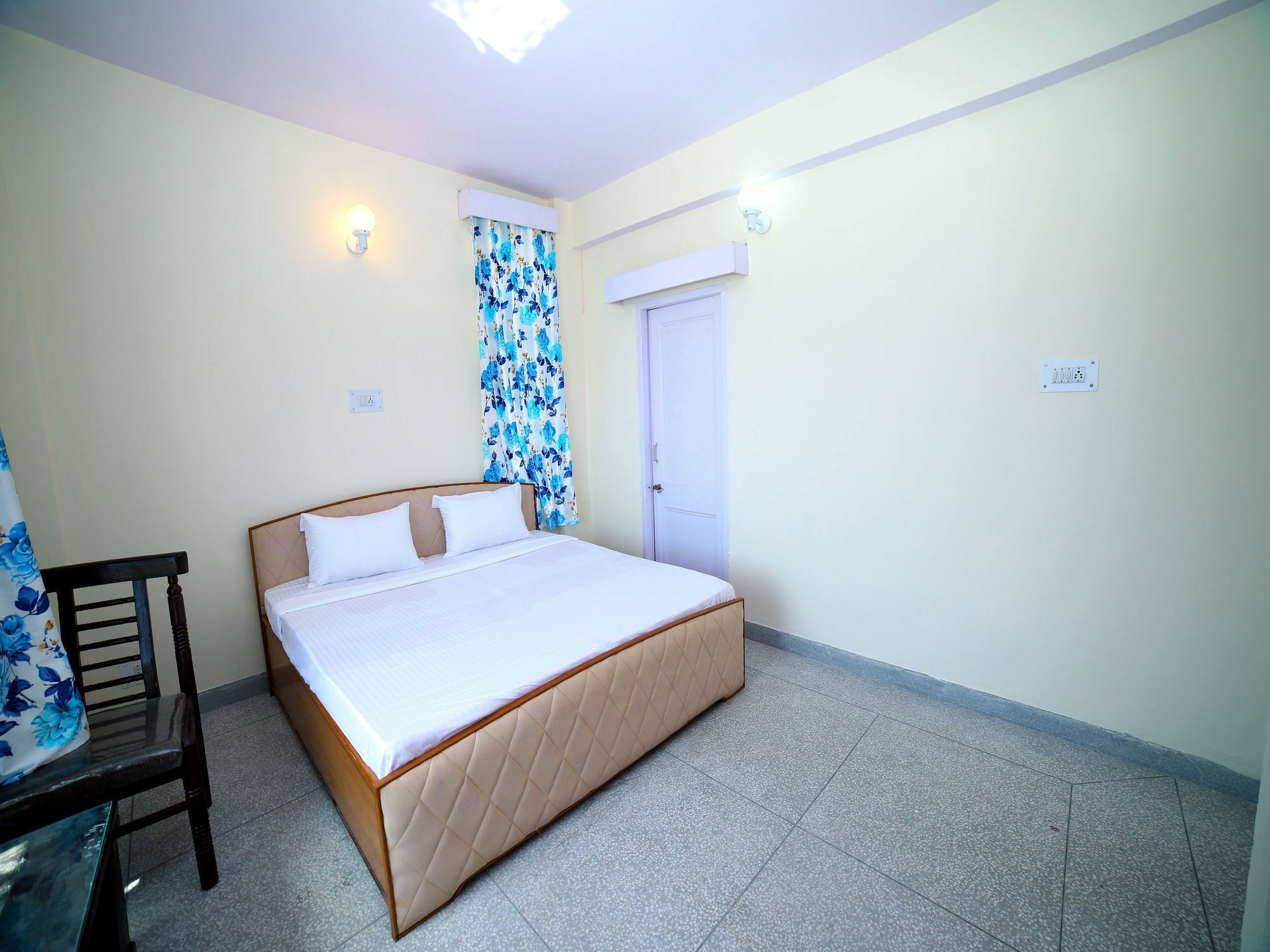 Oyo 12697 Valley View New Apartment Shimla