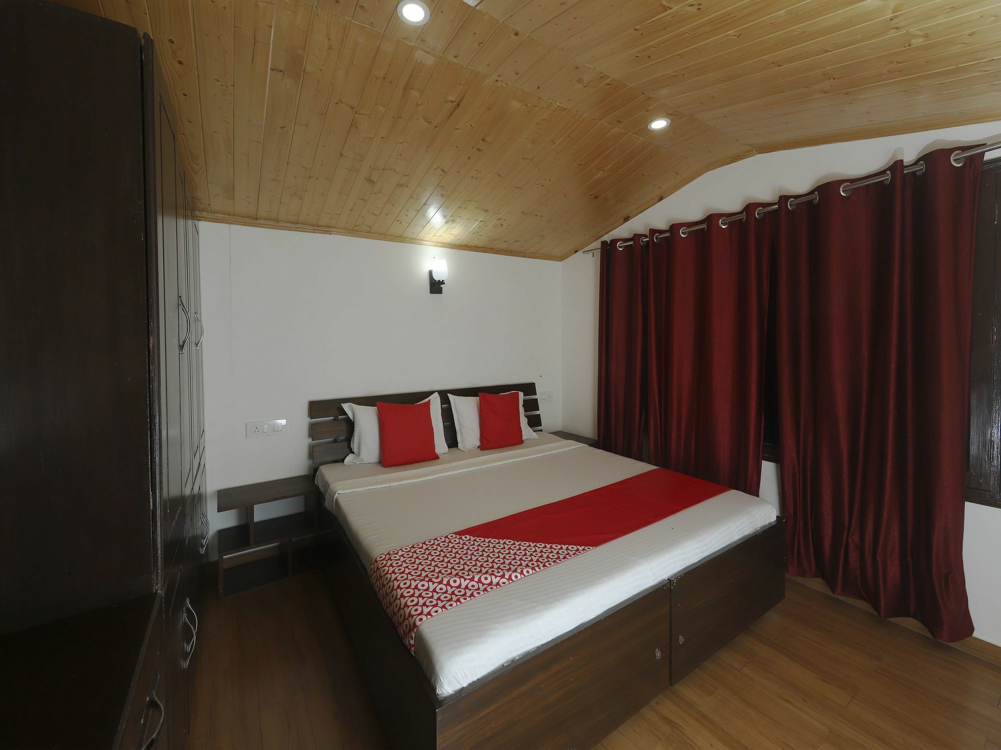 Oyo 13281 Boutique 3bhk Kasumpti Shimla