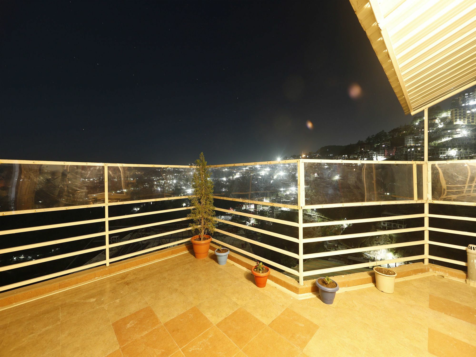 Oyo 13281 Boutique 3bhk Kasumpti *