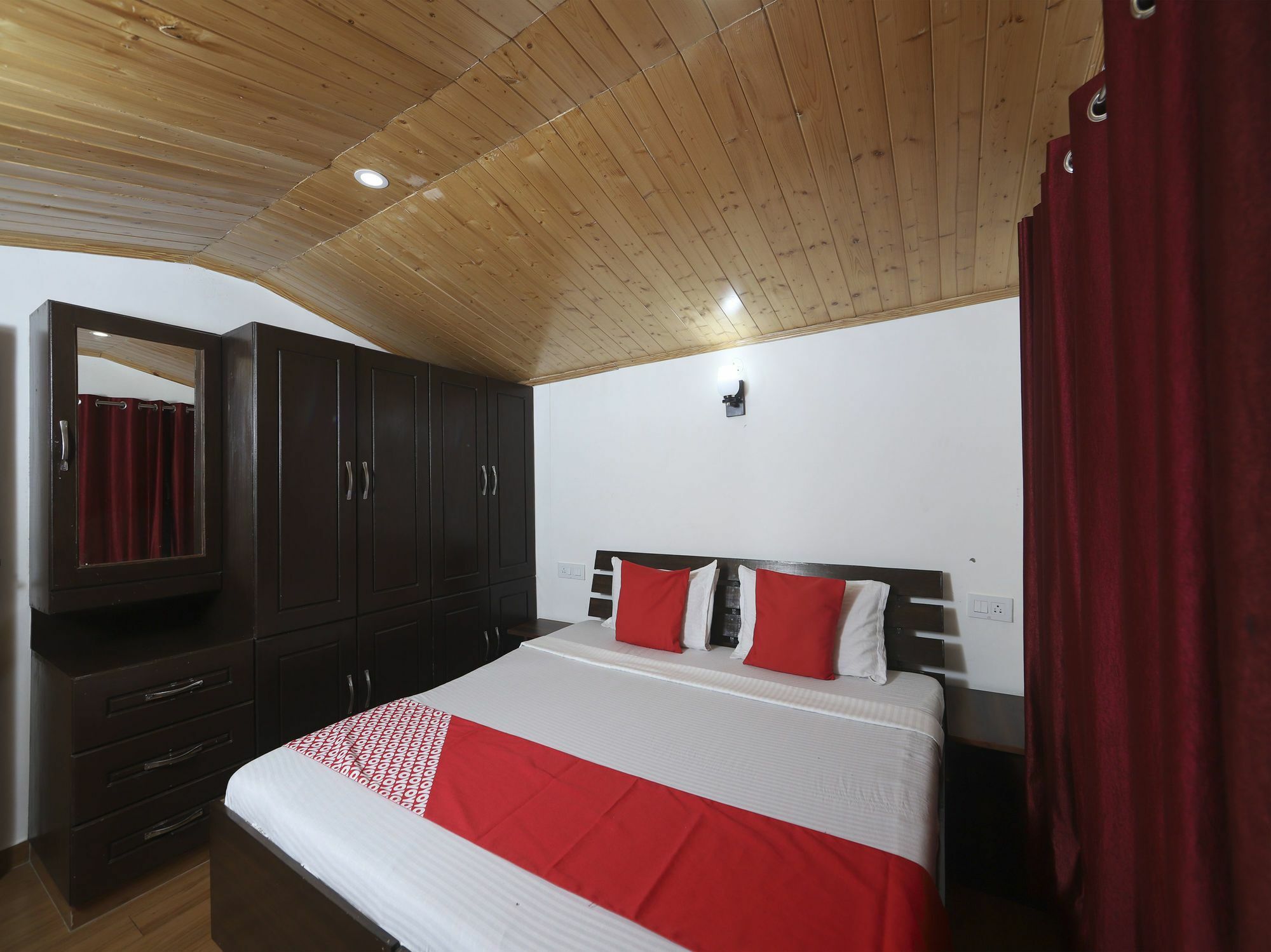 Apartment Oyo 13281 Boutique 3bhk Kasumpti