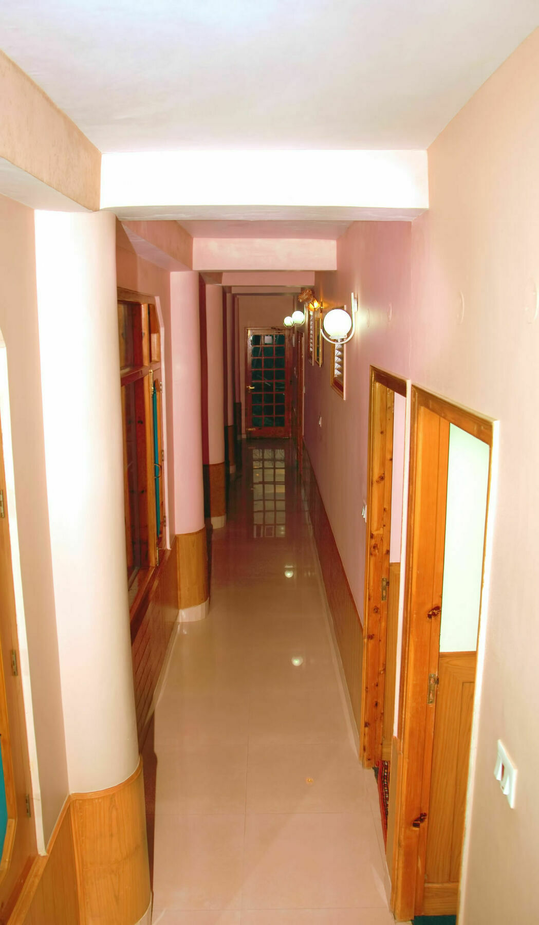 Oyo 14106 Exotic Hill View Shoghi Homestay *