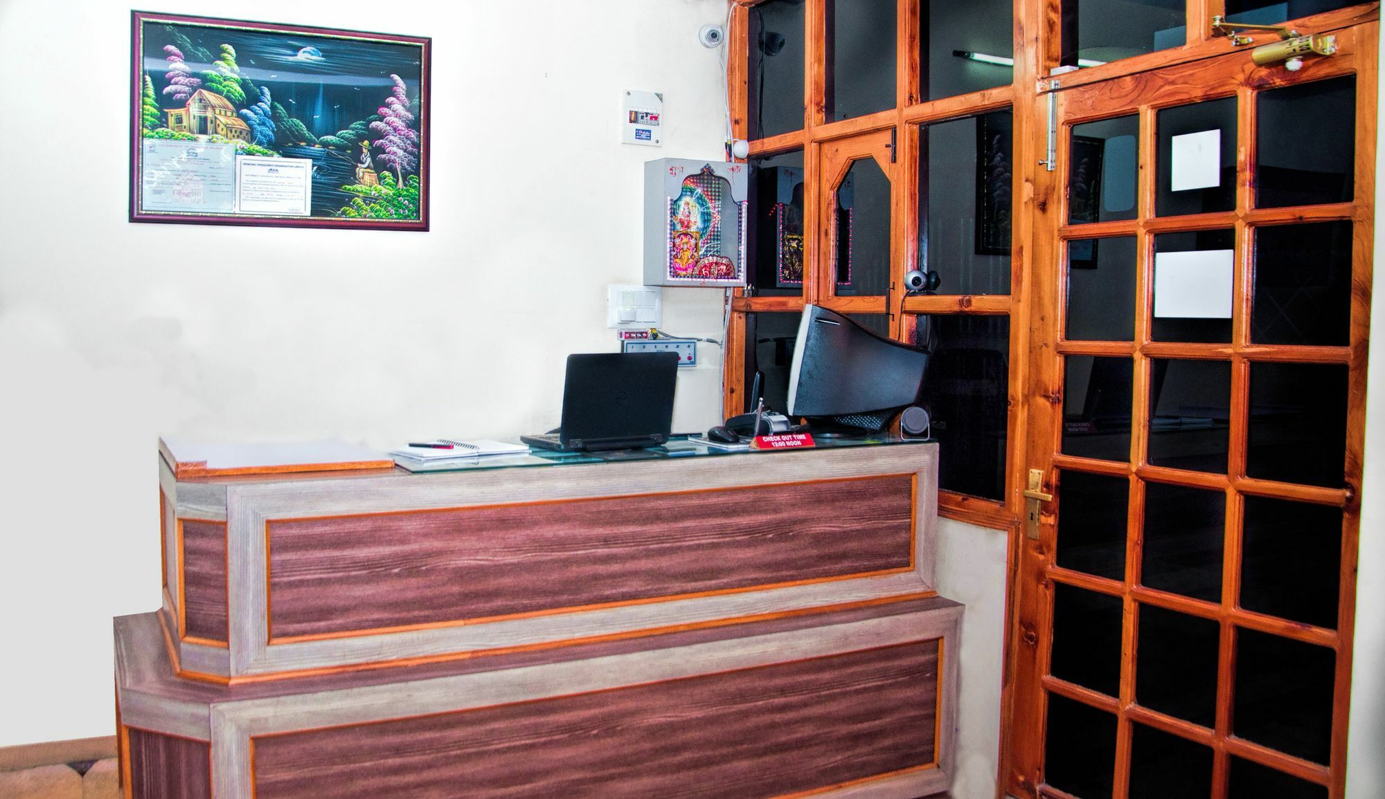 Oyo 14106 Exotic Hill View Shoghi Homestay *