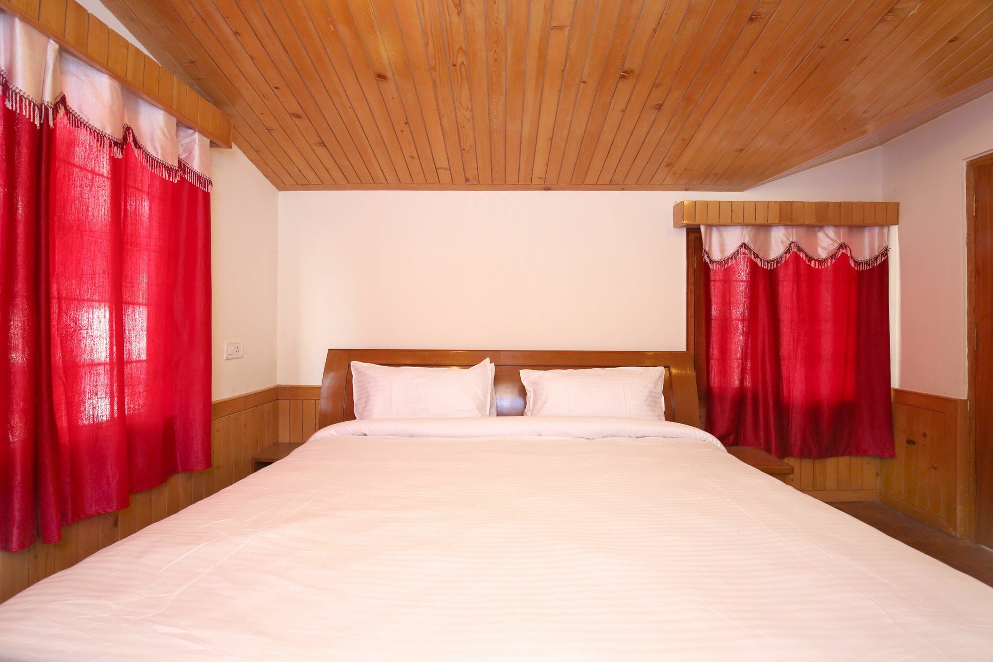 Oyo 10090 Hill View 4bhk Mehli