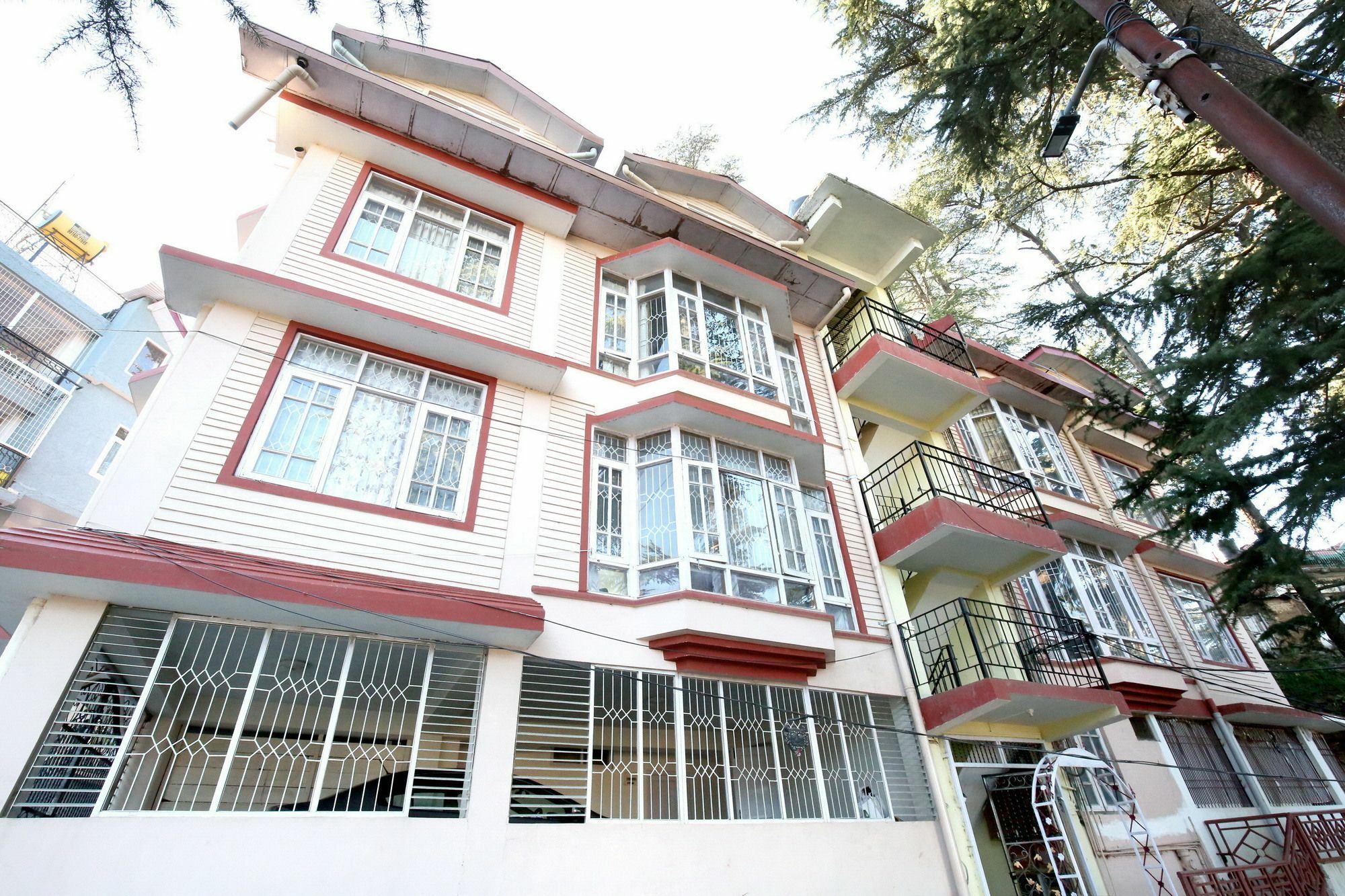 Oyo 10862 3bhk Chotta Apartment Shimla