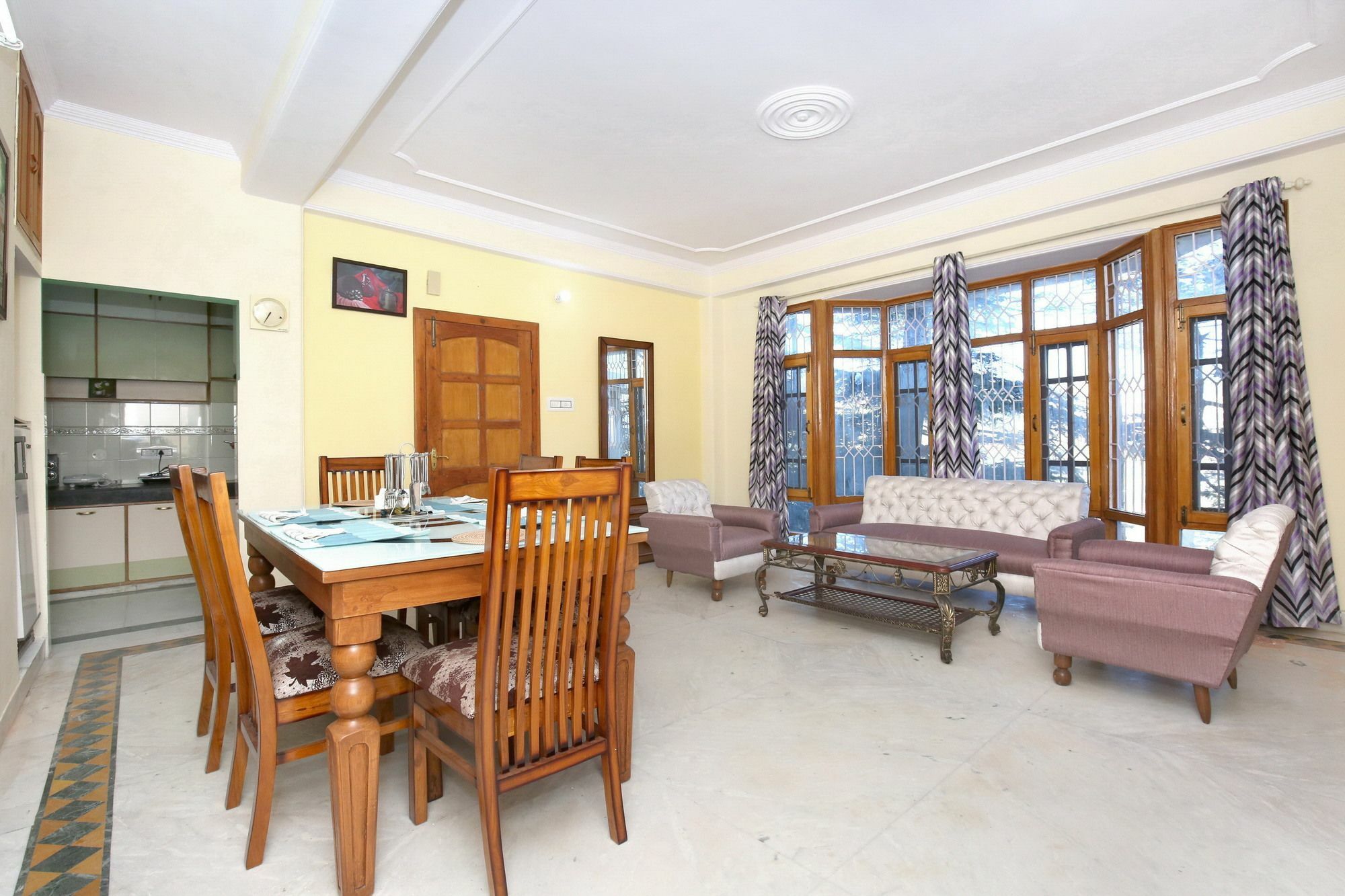 Oyo 10862 3bhk Chotta Apartment