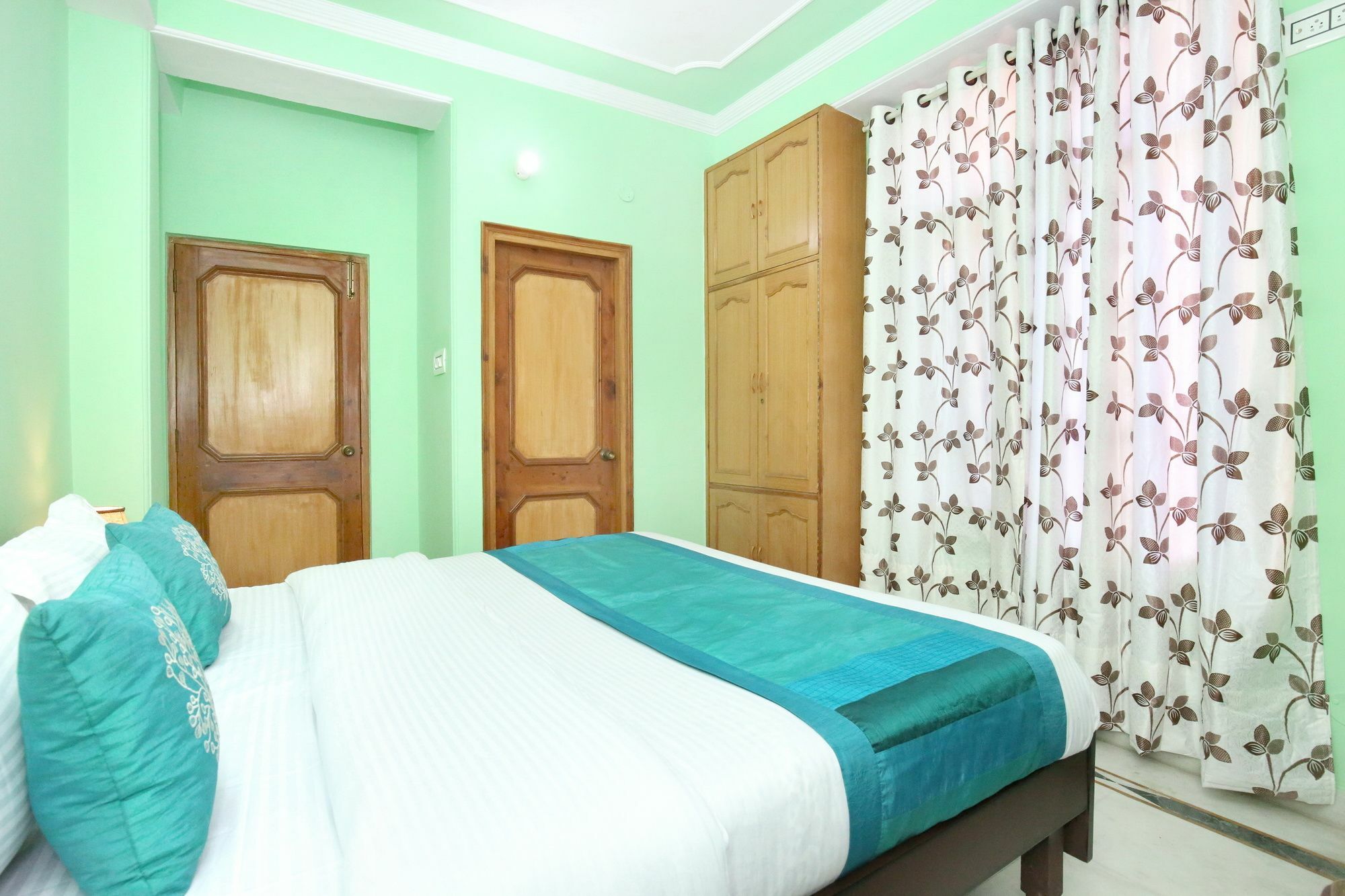 Oyo 10862 3bhk Chotta