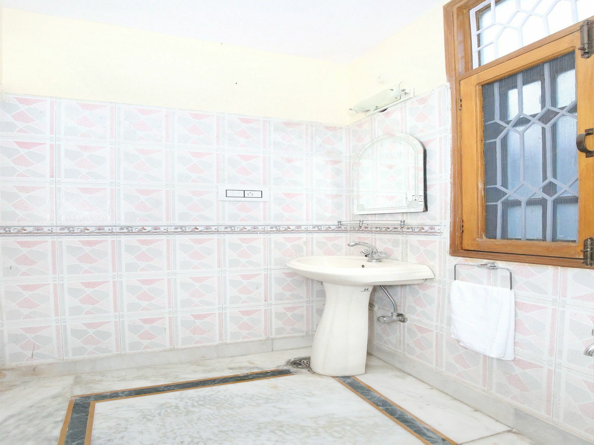Oyo 10862 3bhk Chotta Apartment Shimla