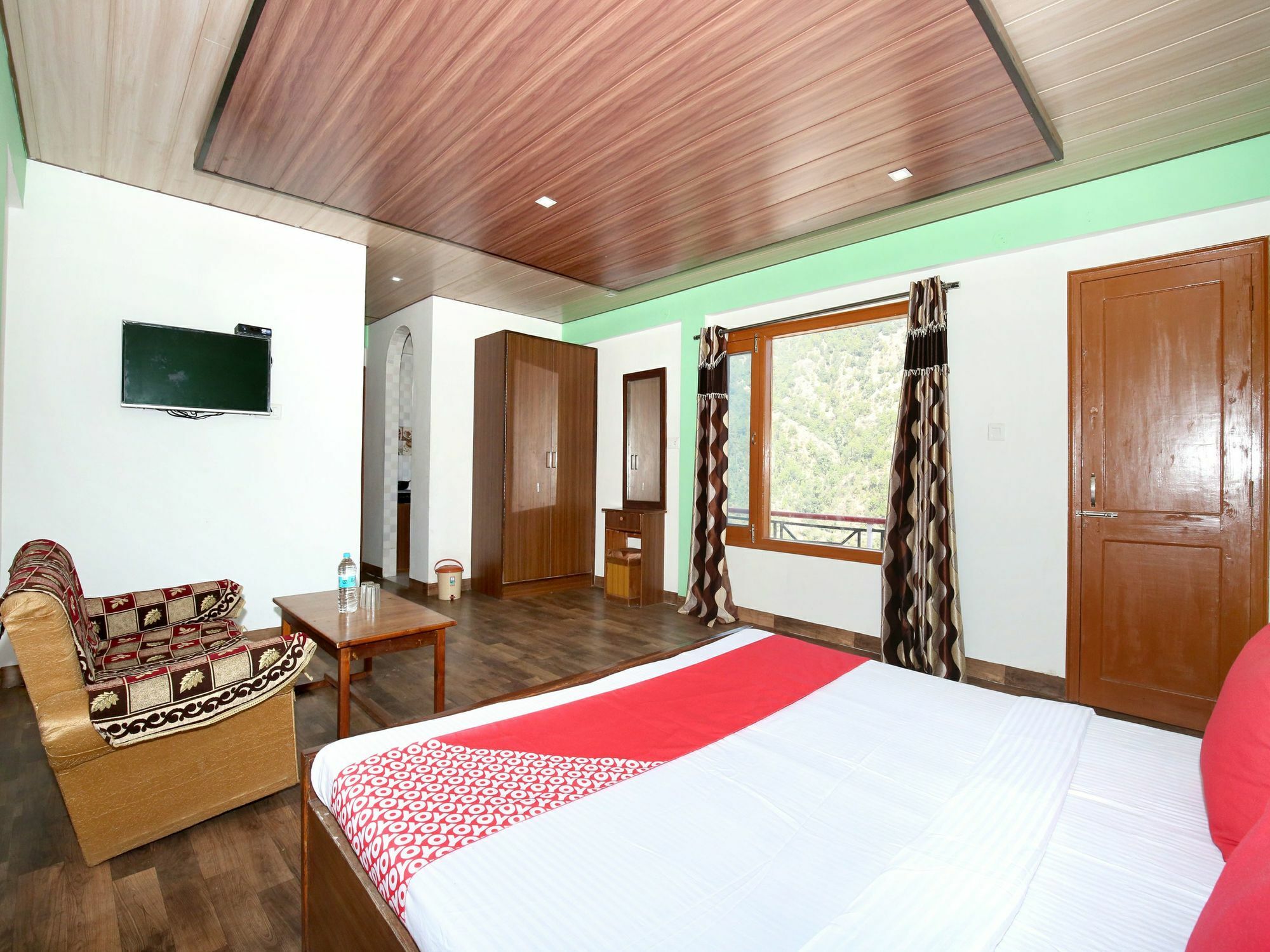Oyo 12215 1rk Exotic Valley View Chail Apartment Shimla