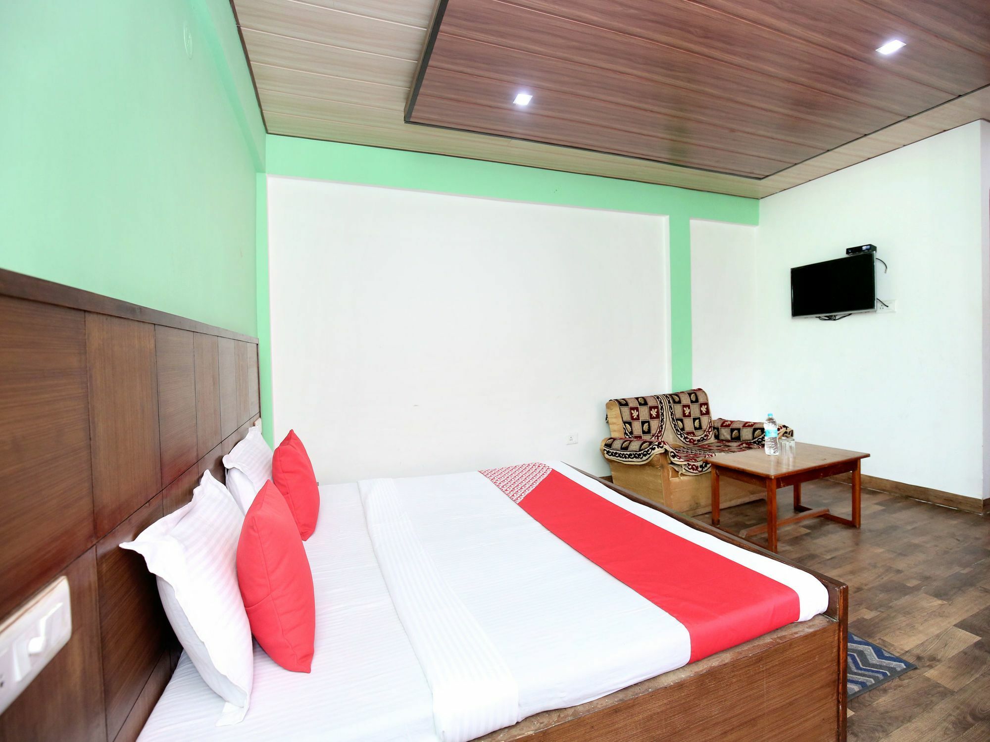 Apartment Oyo 12215 1rk Exotic Valley View Chail Shimla