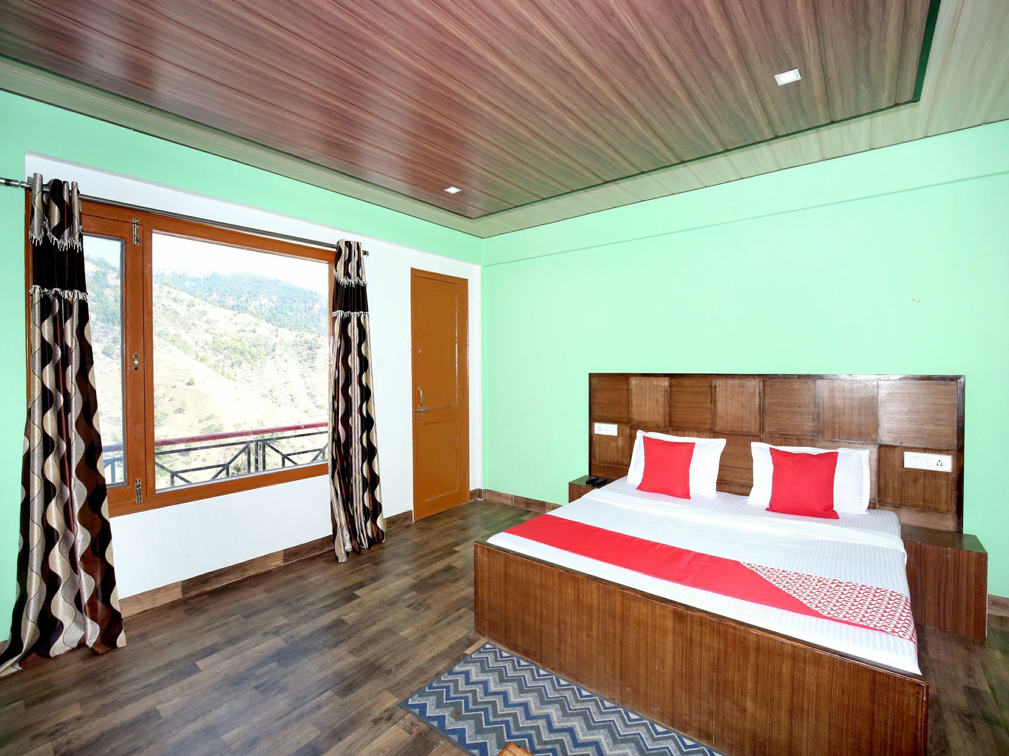 Oyo 12215 1rk Exotic Valley View Chail Apartment Shimla
