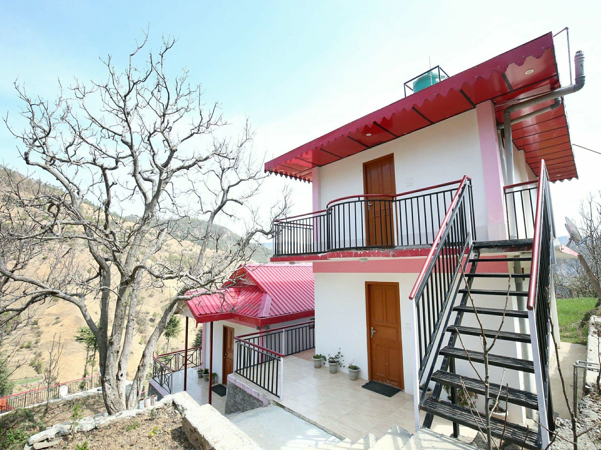 Oyo 12215 1rk Exotic Valley View Chail Apartment *