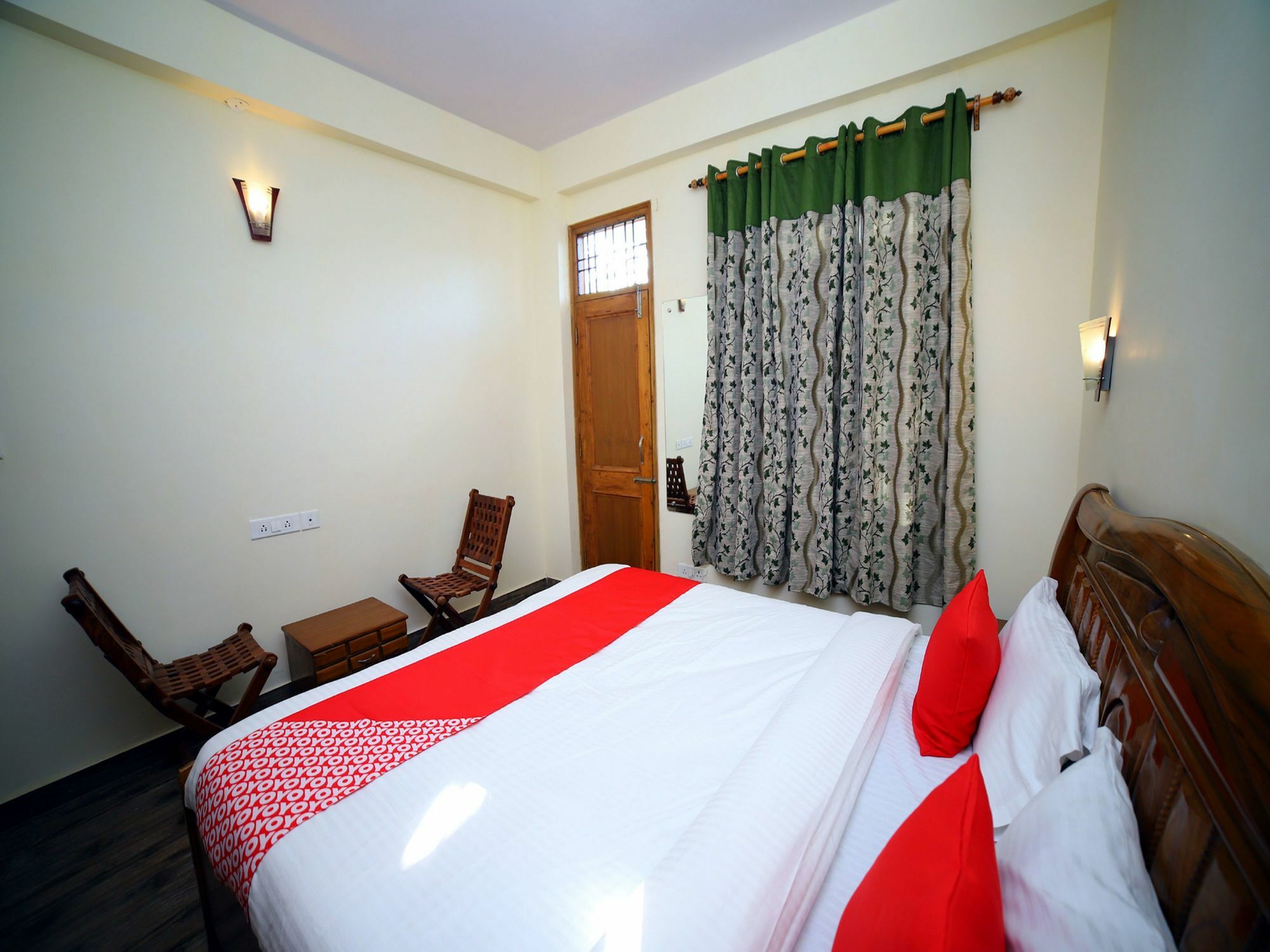 Woods 3bhk In New Apartment