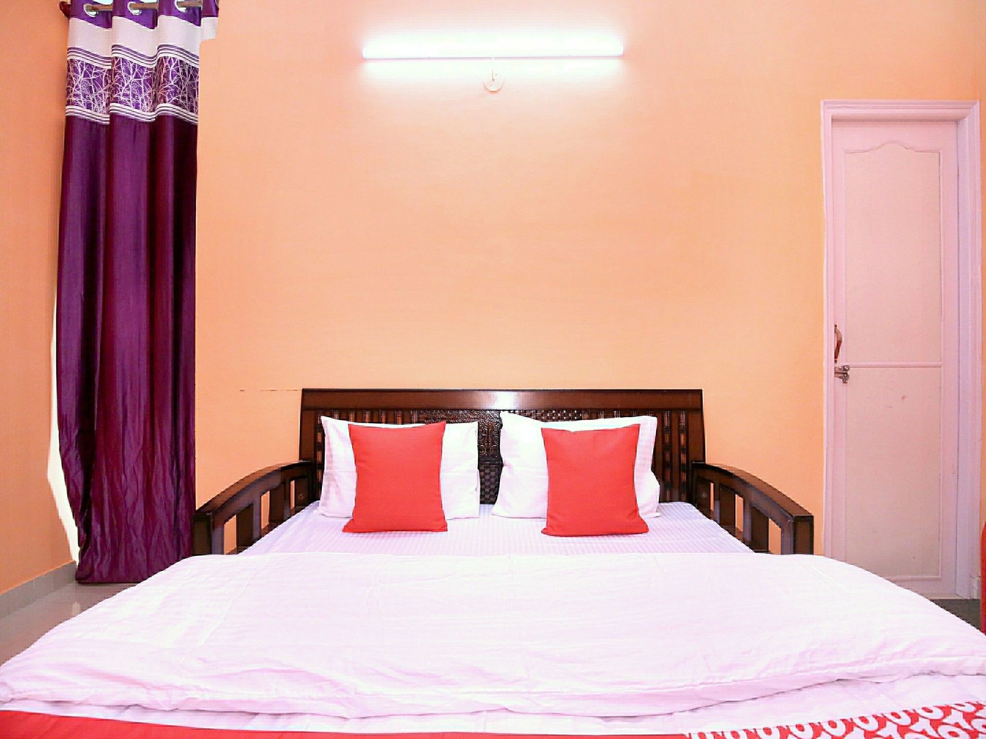Oyo 11892 2rk Hills Apartment