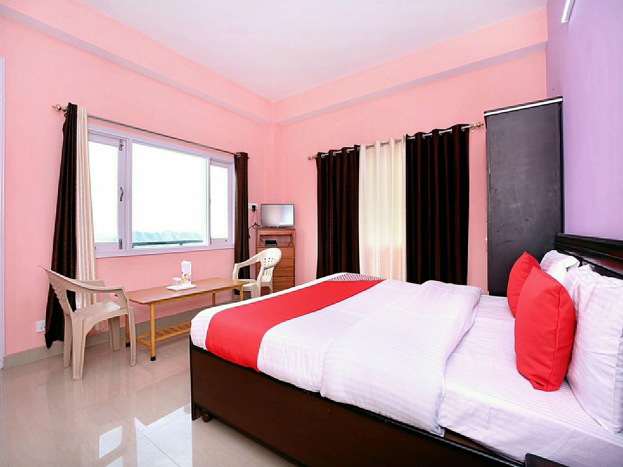 Oyo 11892 2rk Hills Apartment *