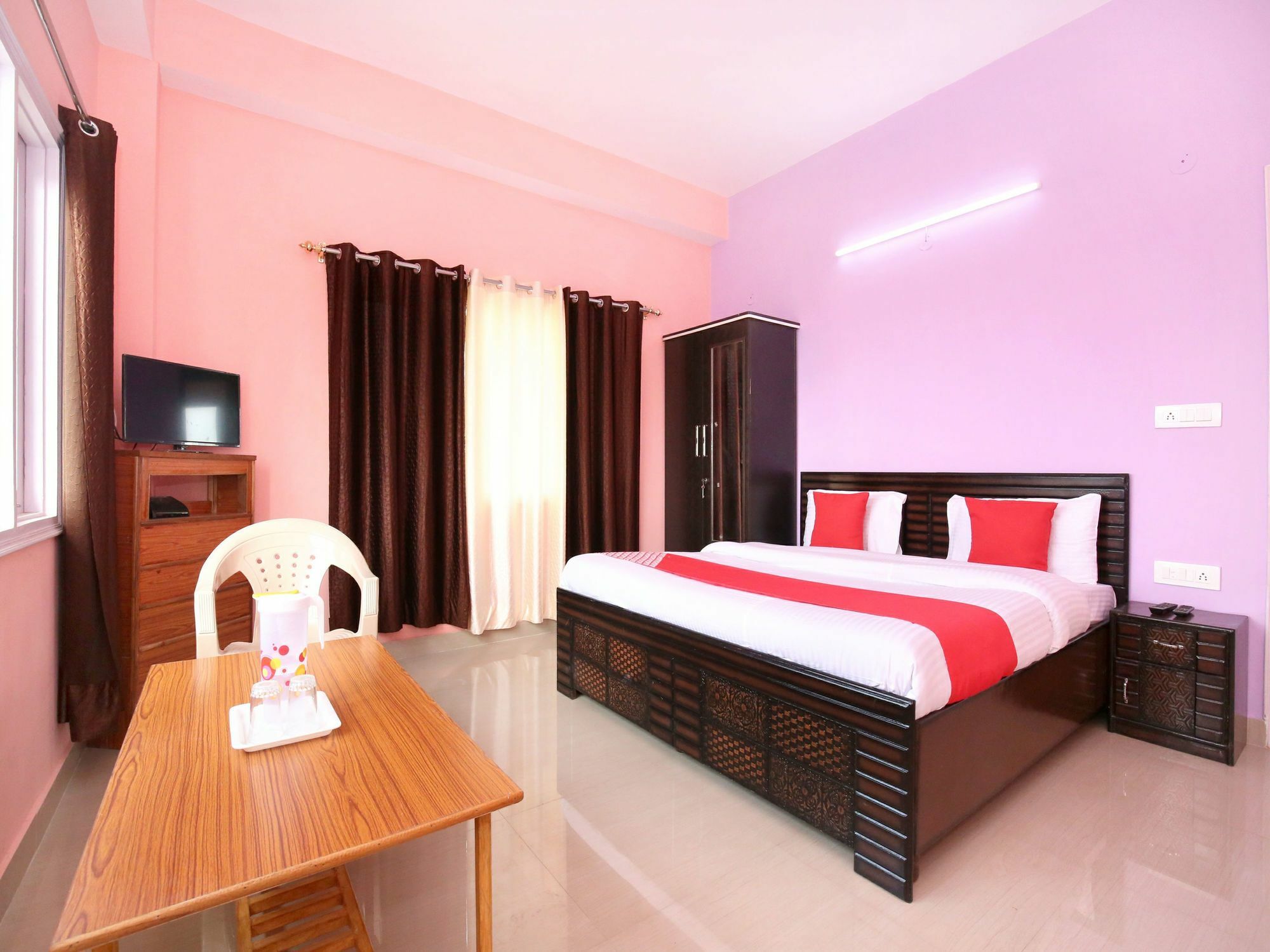 Oyo 11892 2rk Hills Apartment