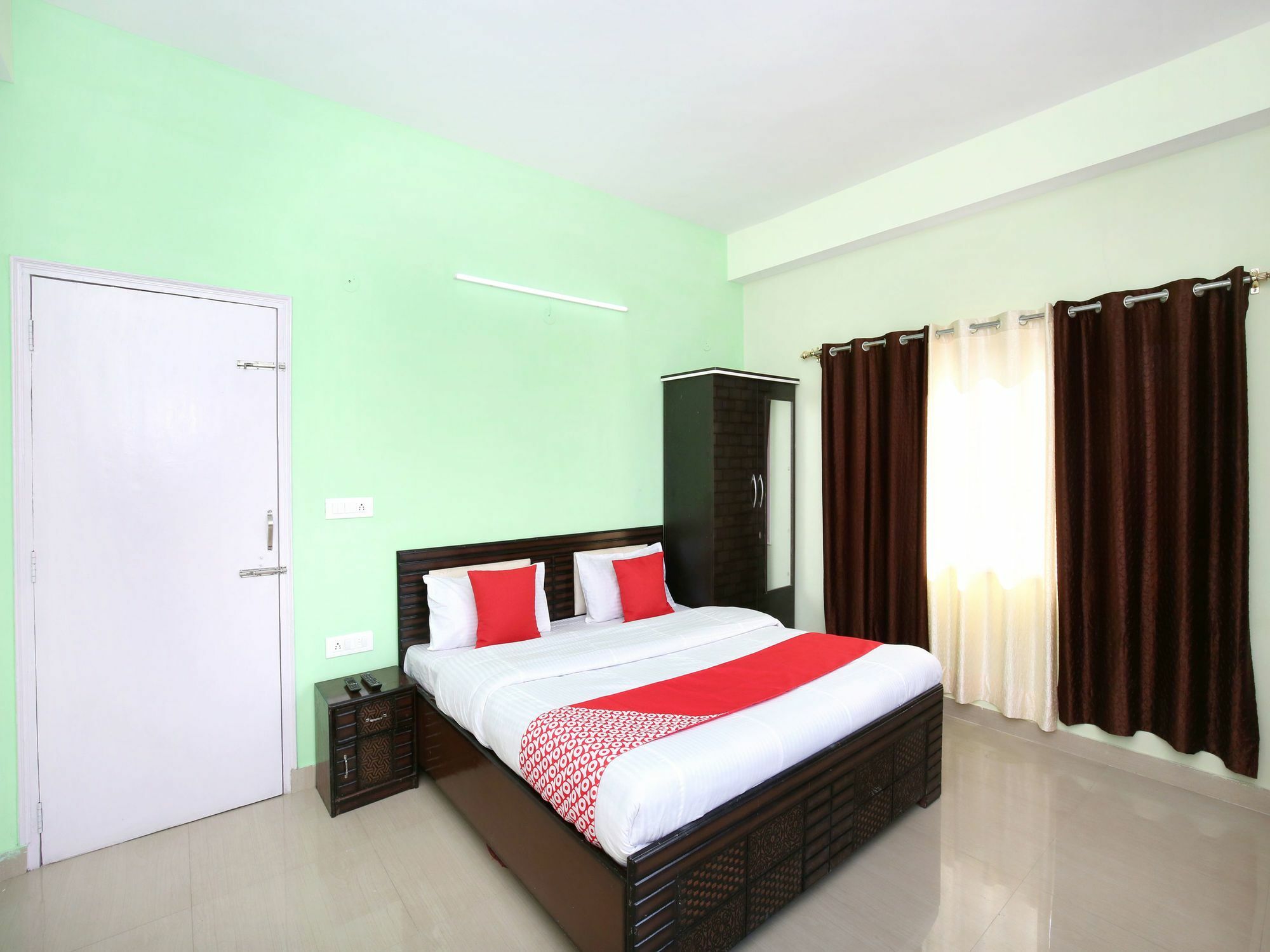 Apartment Oyo 11892 2rk Hills