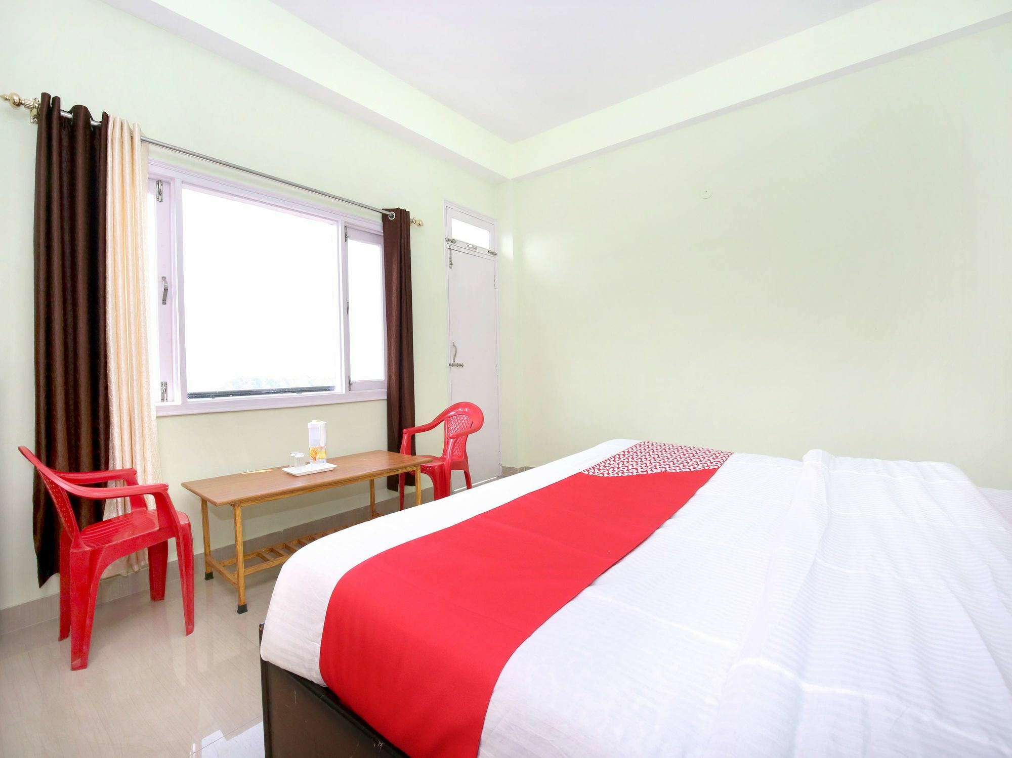 Oyo 11892 2rk Hills Apartment