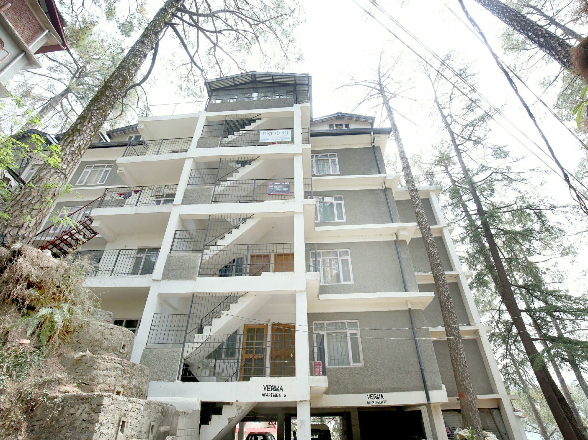 Apartment Oyo 13618 2bhk The Mystique Loft Tuttikandi