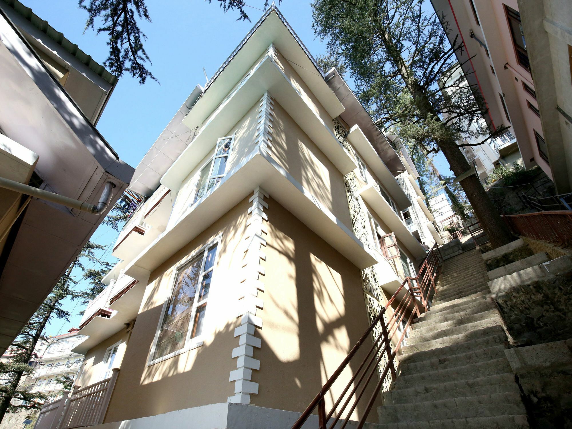 Hotel Oyo 9895 Valley View 1bhk Bharari 3*