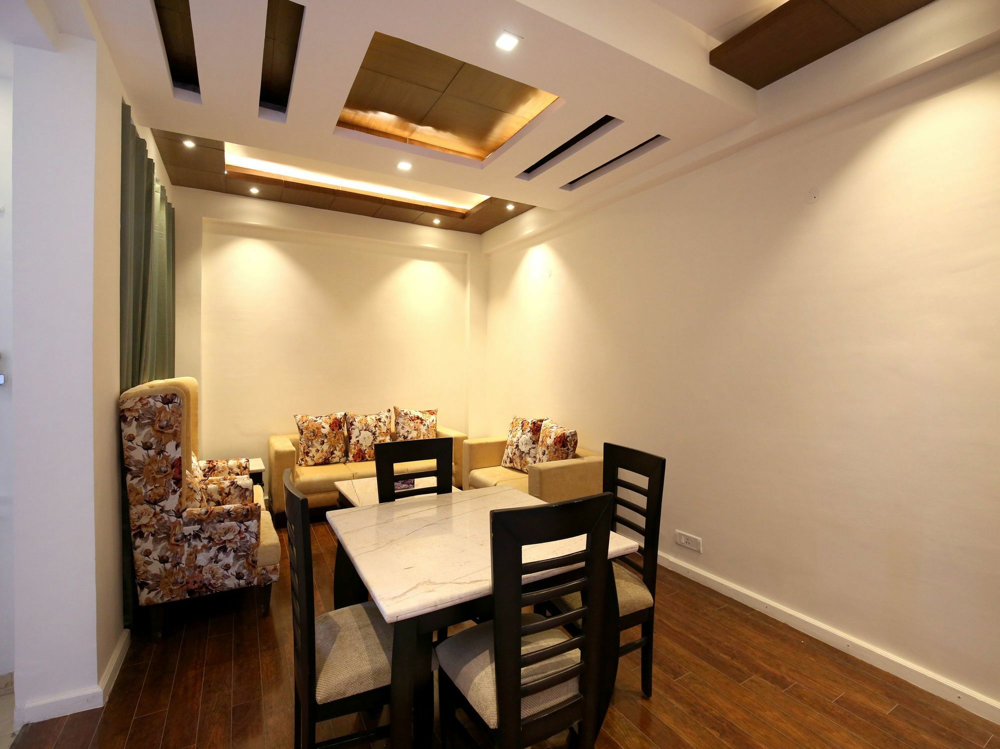 Oyo 9895 Valley View 1bhk Bharari 3*
