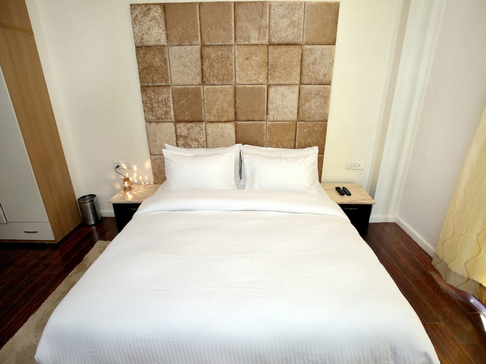 Oyo 9895 Valley View 1bhk Bharari Hotel 3*