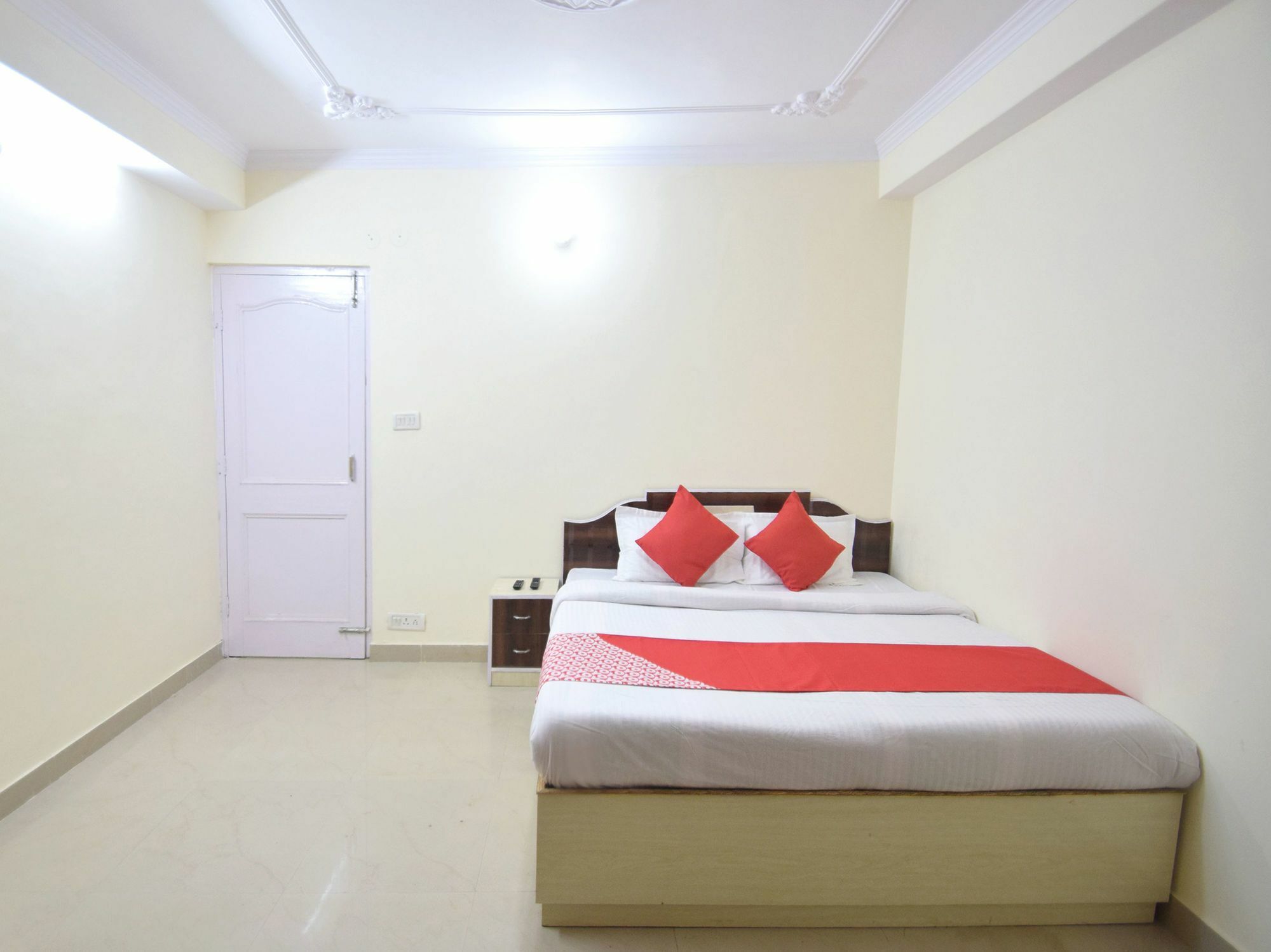 Apartment Oyo 11658 2bhk Mountain View Sec 4 New *