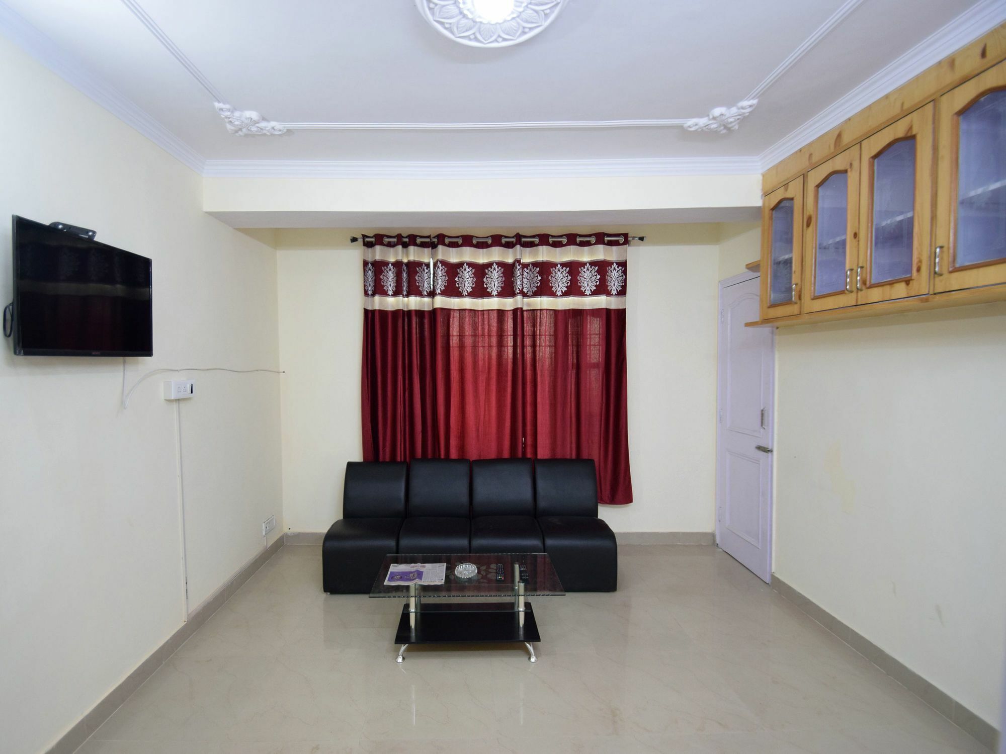 Oyo 11658 2bhk Mountain View Sec 4 New Apartment *