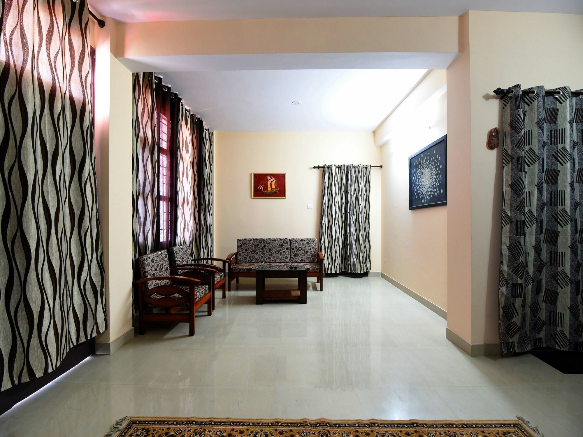 Apartment Oyo 14122 Modern 2bhk Hills View Himuda Colony Kasumptti *