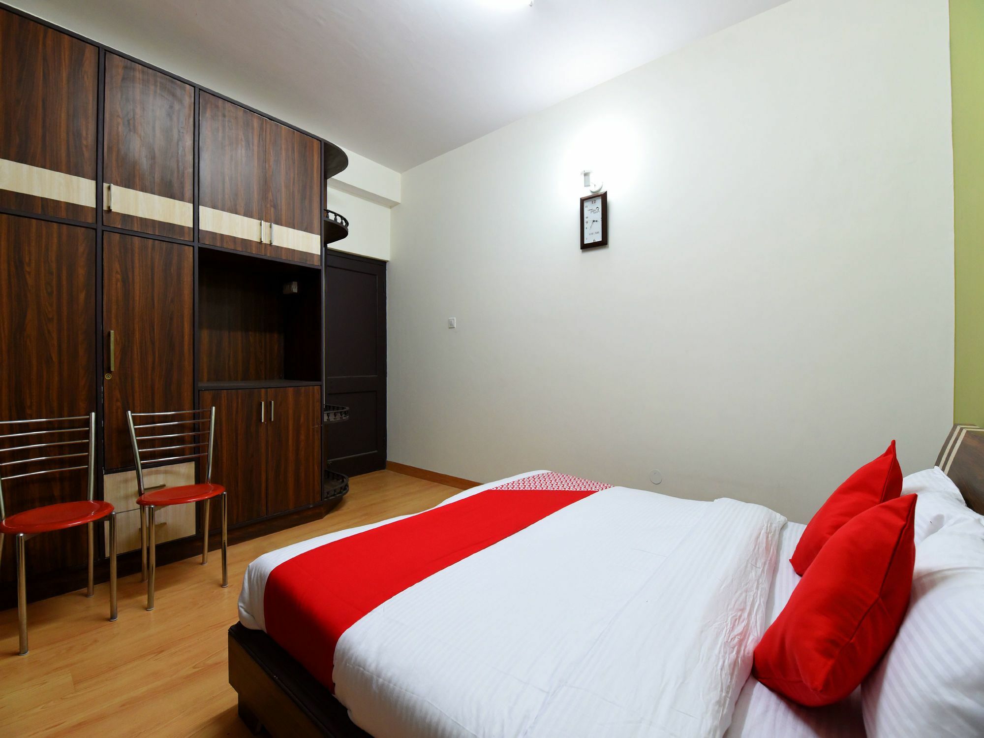 Oyo 14122 Modern 2bhk Hills View Himuda Colony Kasumptti Apartment *