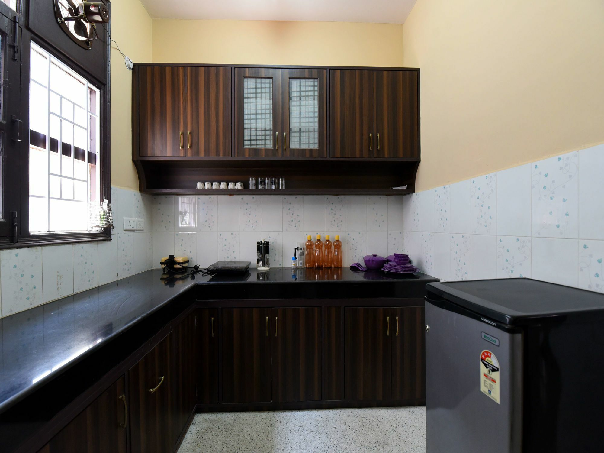 Oyo 14122 Modern 2bhk Hills View Himuda Colony Kasumptti * Shimla