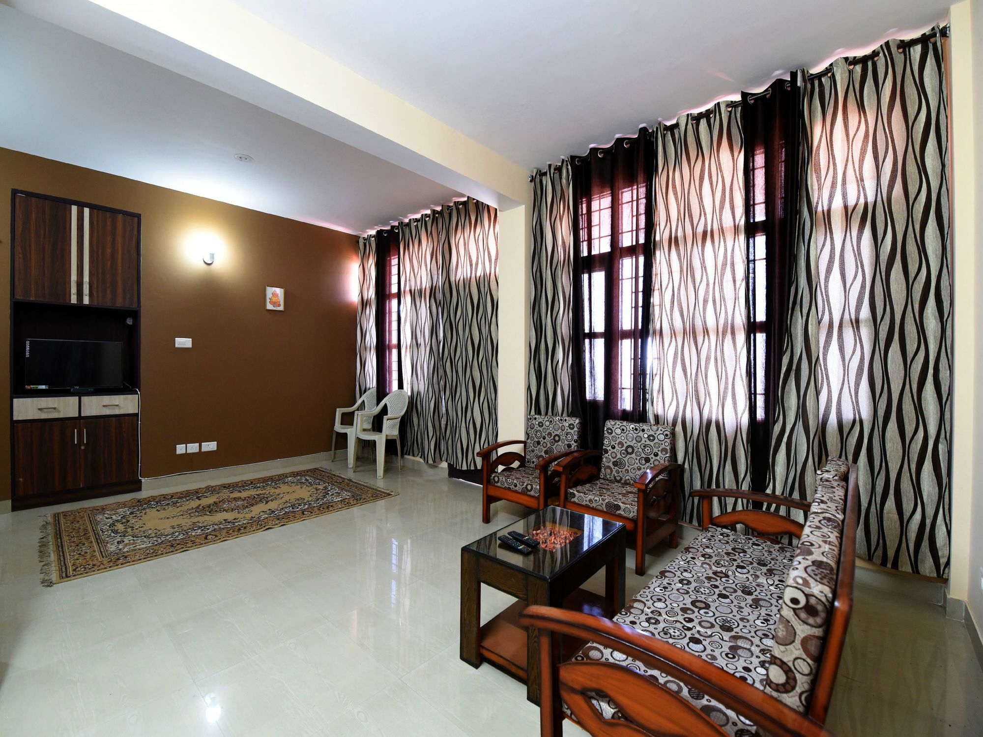 Apartment Oyo 14122 Modern 2bhk Hills View Himuda Colony Kasumptti