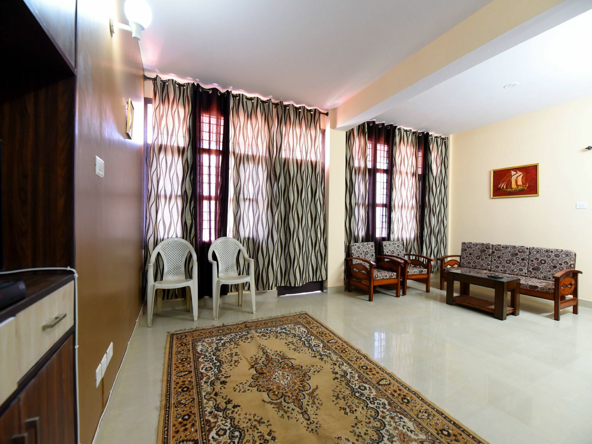 Oyo 14122 Modern 2bhk Hills View Himuda Colony Kasumptti Shimla