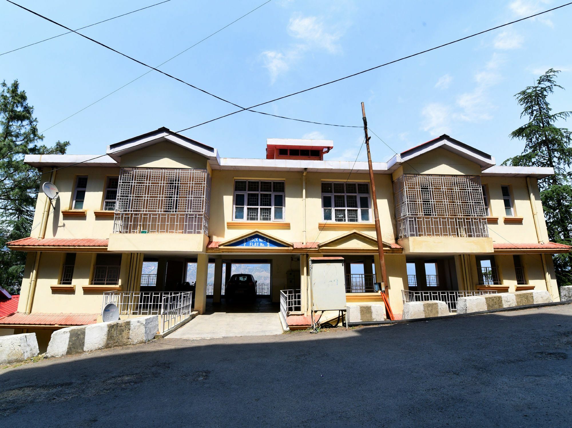 Apartment Oyo 14122 Modern 2bhk Hills View Himuda Colony Kasumptti